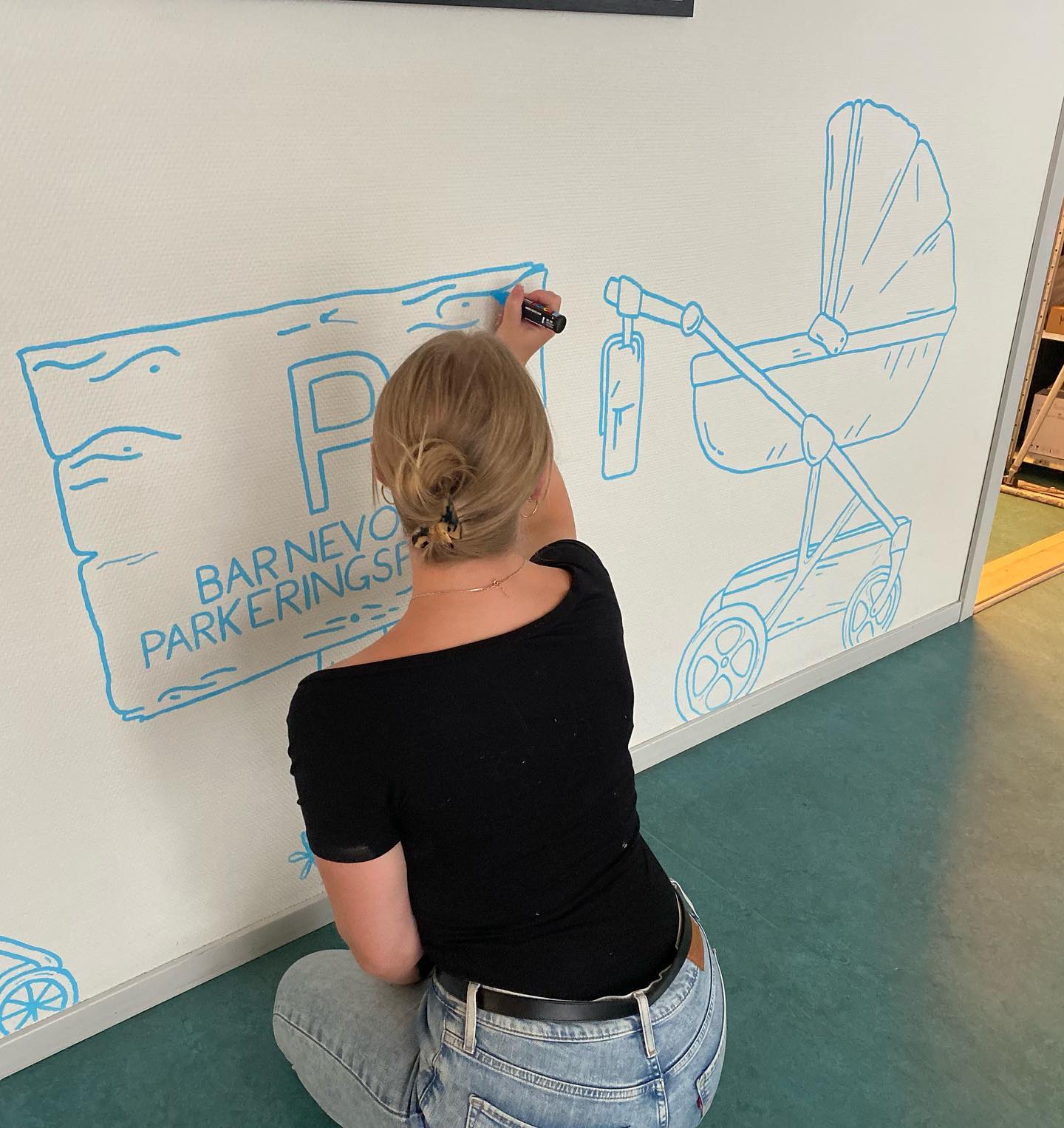 Weekend project 💠 // mural illustrations
⠀⠀⠀⠀⠀⠀⠀⠀⠀⠀⠀⠀
⠀⠀⠀⠀⠀⠀⠀⠀⠀⠀⠀⠀
⠀⠀⠀⠀⠀⠀⠀⠀⠀⠀⠀⠀
#illustration #graphic #design #children #clinic #parkinglot #strollers #poscapens #posca #pen #blue #drawing #art #mural #weekend