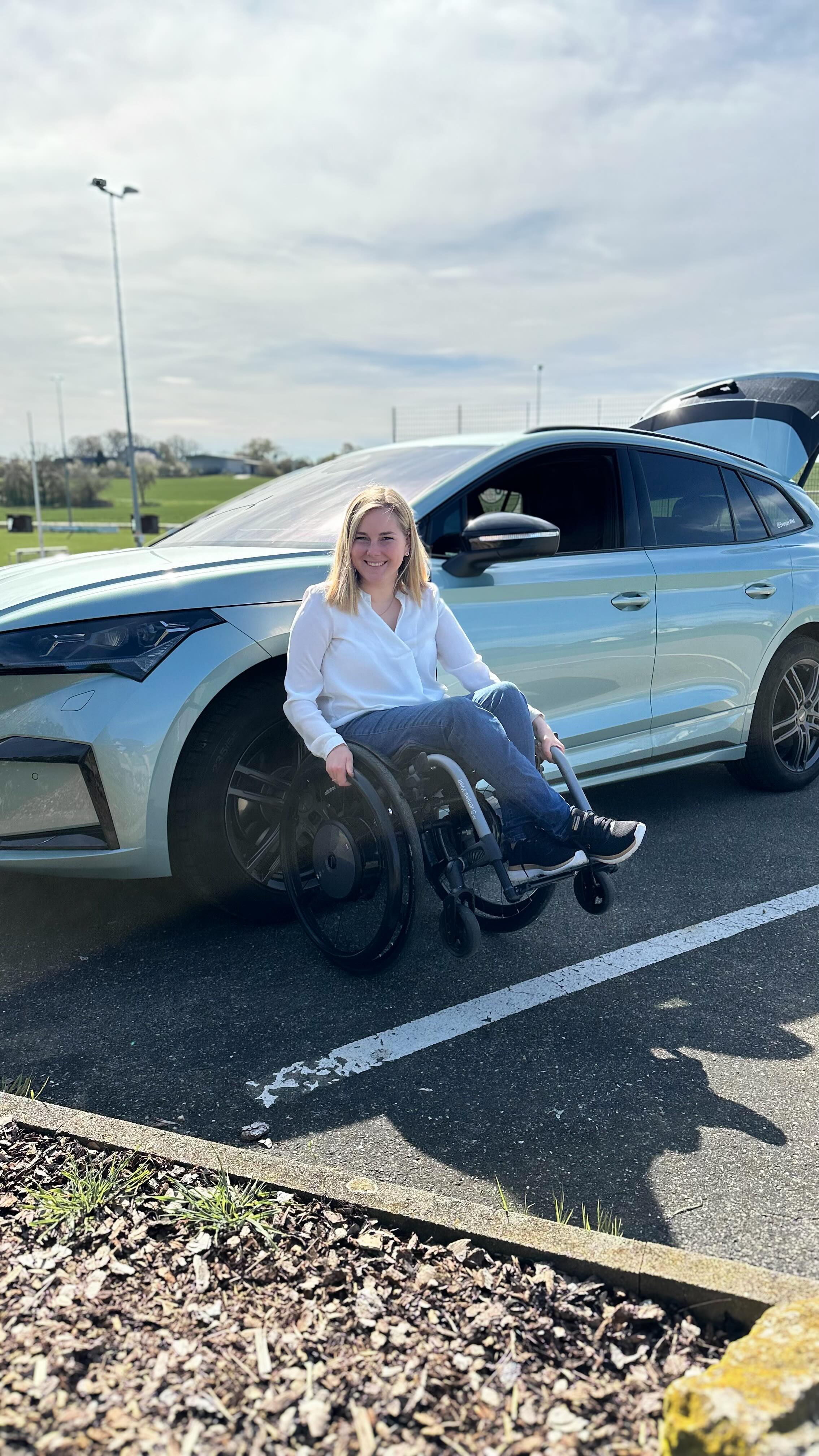 KitchenAid Gewinnspiel Anzeige / Meine Tochter bekommt keinen Ärger solange sie ehrlich ist.
Viele können das nicht verstehen oder sich vorstellen, aber für uns funktioniert das gut. Mir ist wichtig, dass sie weiß: Wenn etwas passiert, ist sie nicht allein und alles ist gut. Denn gerade mit Kindern passieren Dinge, die man nicht plant. Man kann nicht alles kontrollieren und auch nicht immer überall gleichzeitig sein. Aber man kann wissen, dass im Hintergrund jemand da ist und man gut abgesichert ist. Und jetzt bist du an der Reihe:
✨ Gewinne eine KitchenAid
🎬 teile das Reel in deiner Story
🏷️ tagge in der Story den BGV @bgvbadischeversicherungen
✅ Folge @bgvbadischeversicherungen
Und schon bist du im Lostopf.
Viel Glück 🍀🐞
Das Gewinnspiel läuft ab Veröffentlichung bis zum 31.03.2026. Die Gewinner:innen werden per direkter Nachricht auf Instagram informiert. Das Gewinnspiel steht in keinem Zusammenhang mit Instagram. Der Rechtsweg ist ausgeschlossen, keine Barauszahlung möglich, Teilnahme ab 18 Jahren. Die Adressdaten der Gewinner:innen werden ausschließlich für den Versand genutzt.