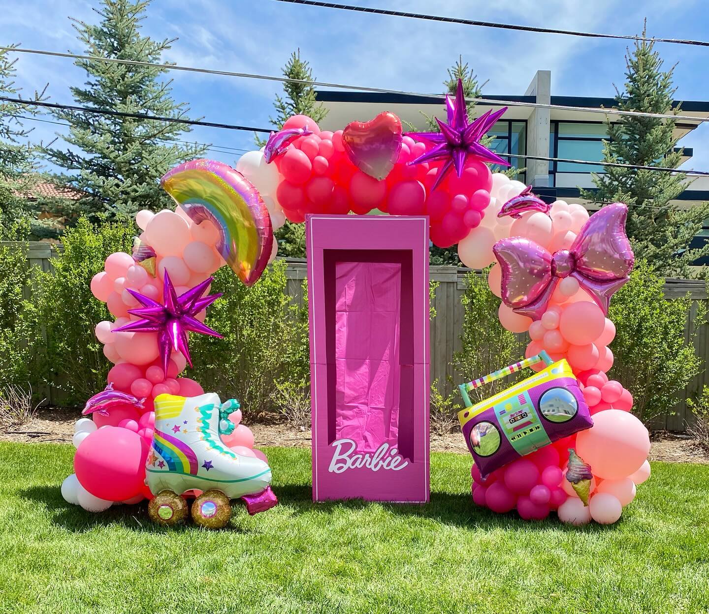 The blue sky, the green grass, the pink explosion!!! ๐๐ธ๐๐๐๐ #Barbie #PartyPoppersCO