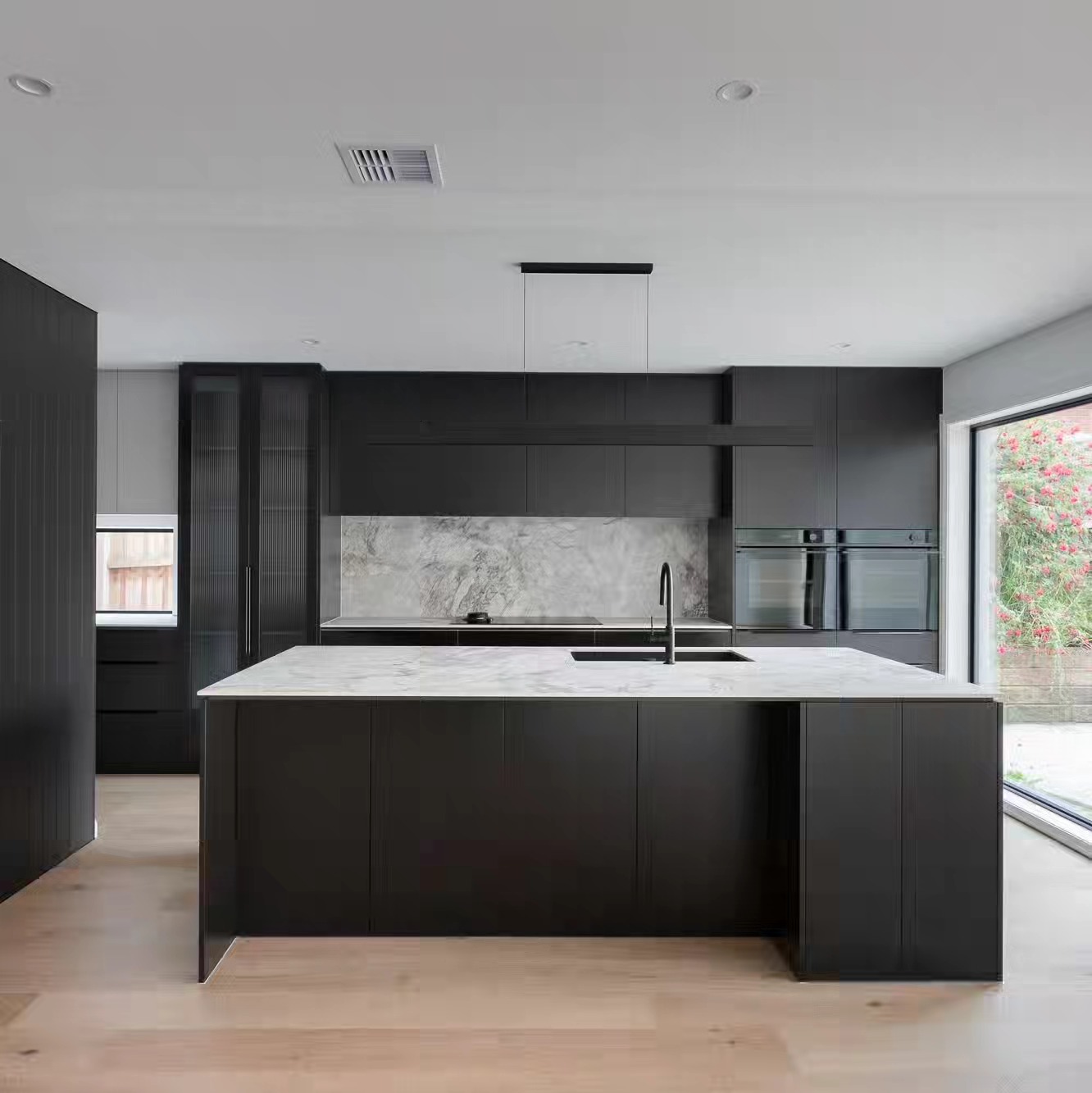 We are thrilled with the outcome of this extensive renovation project.
Design @zero_3_design
Cabinets @masterpiece_cabinetry
#renovations #kitchen #kitchendesign #porcelain #melbournebuilders #kitchenideas