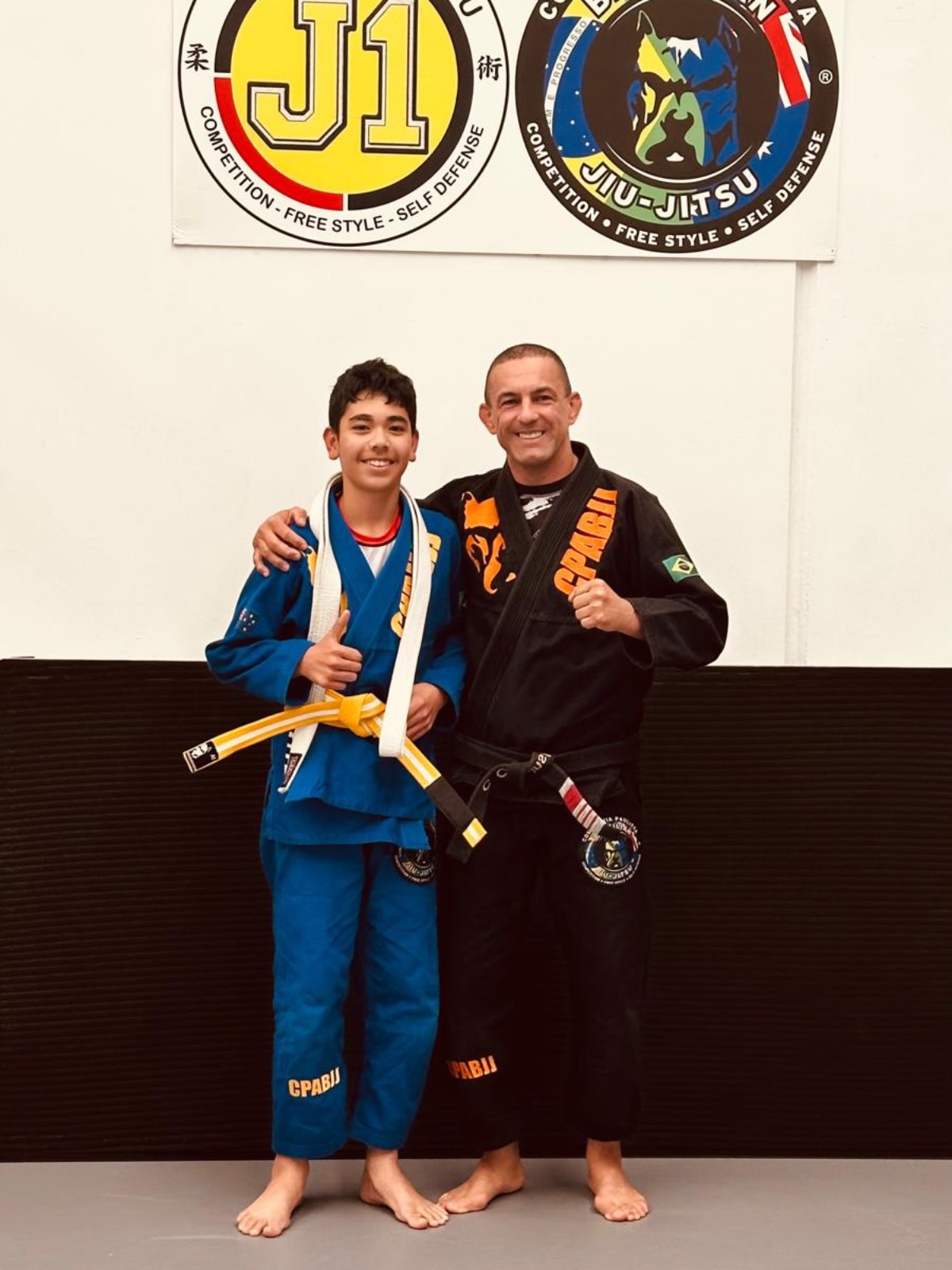 🥋💛 Congratulations J1Teens!💛🥋
Harlem earned his yellow Belt, a well-deserved recognition of his dedication, discipline, and consistent effort on the mats.
This belt represents growth, commitment, and the strong foundation you are building in Brazilian Jiu-Jitsu. We are proud of your progress and excited to see what’s next on your journey.
Keep training hard and enjoying the process, this is just the beginning.
OSS
#Just1BJJ #yellowbelt💛 #FutureChampion
BJJKids BrazilianJiuJitsu @cpabjj