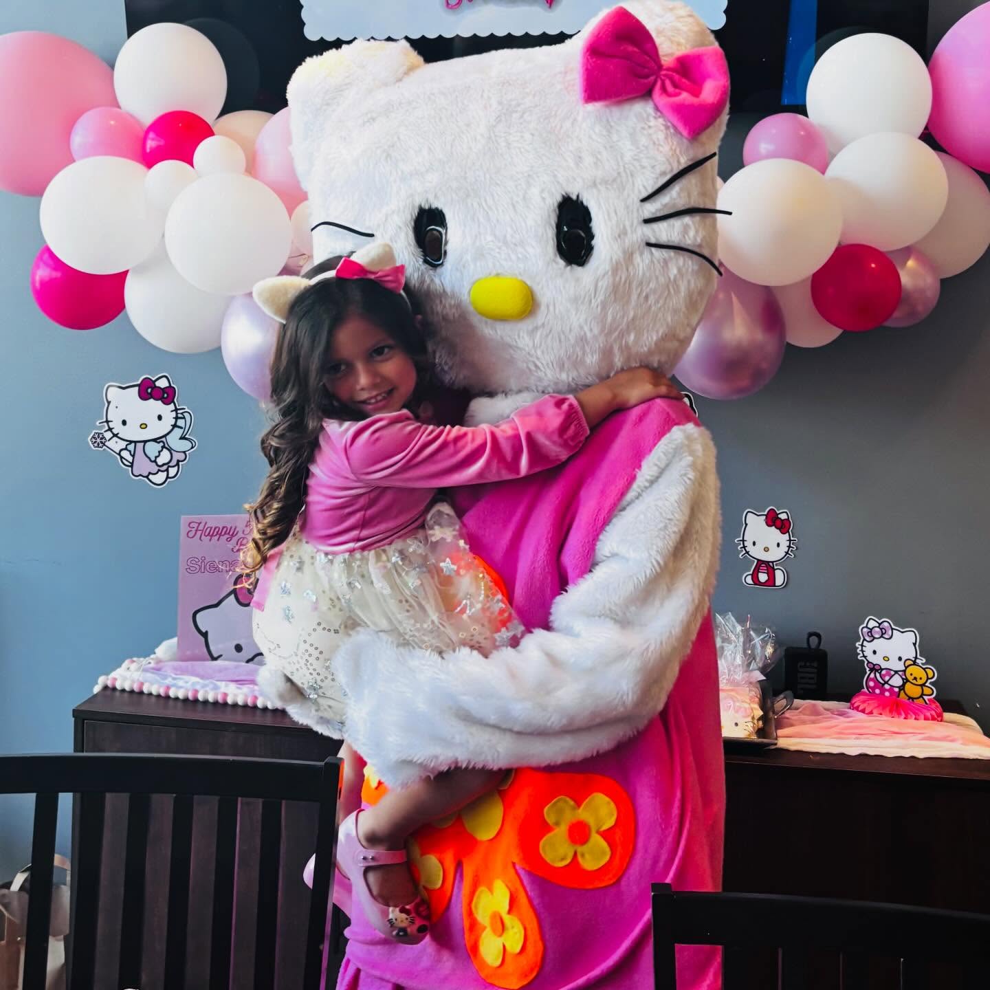 😽HELLO KITTY🩷
We had a wonderful time with Hello Kitty this weekend celebrating a very special birthday!
Hello Kitty would love to celebrate YOUR birthday too, so don’t wait to book!
#hellokitty #kitten #kidsparty #birthday #birthdayparty