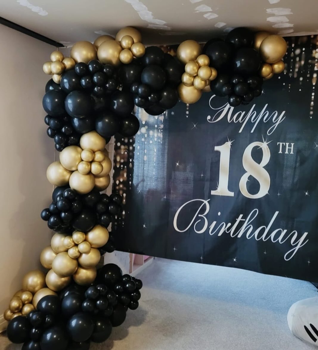 PARTY 🪩
#balloonarch #organicballoons #balloongarland