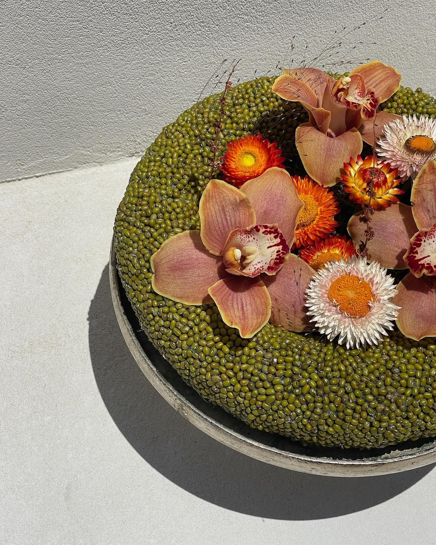 The art of flowers🌼🌾
.
.
.
Design by @dna_houseofdesign
Production @kkfeldman
Venue @__alhayam__
Design Photography @ranbergman_creativephotography