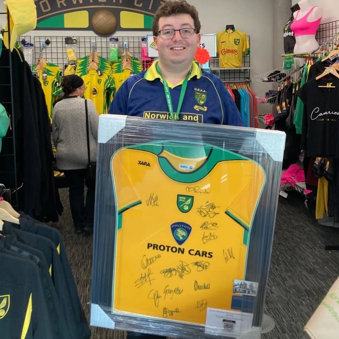 Examples of our shirt-framing packages now on display at On the Stall City!
#norwichcityfc #norwichcityfootballclub #onthestallcity #ontheballcity #forumnorwich #shirtframing #premiershirtframing #bespokeframing