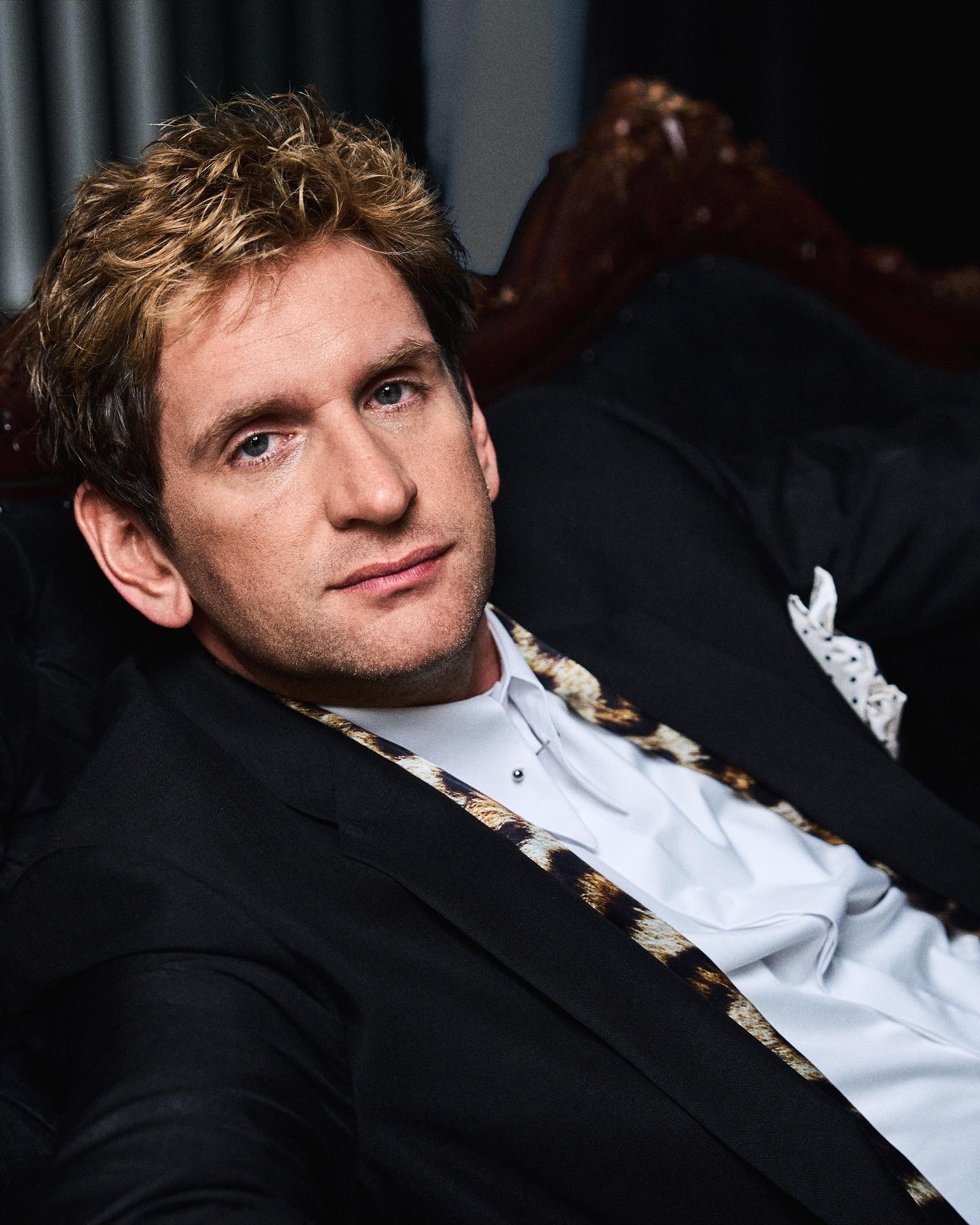 @sebastian___schwarz
suit: @herrvoneden_cologne
h&m: @sally_hairandmakeup
foto: Cedric Sprick