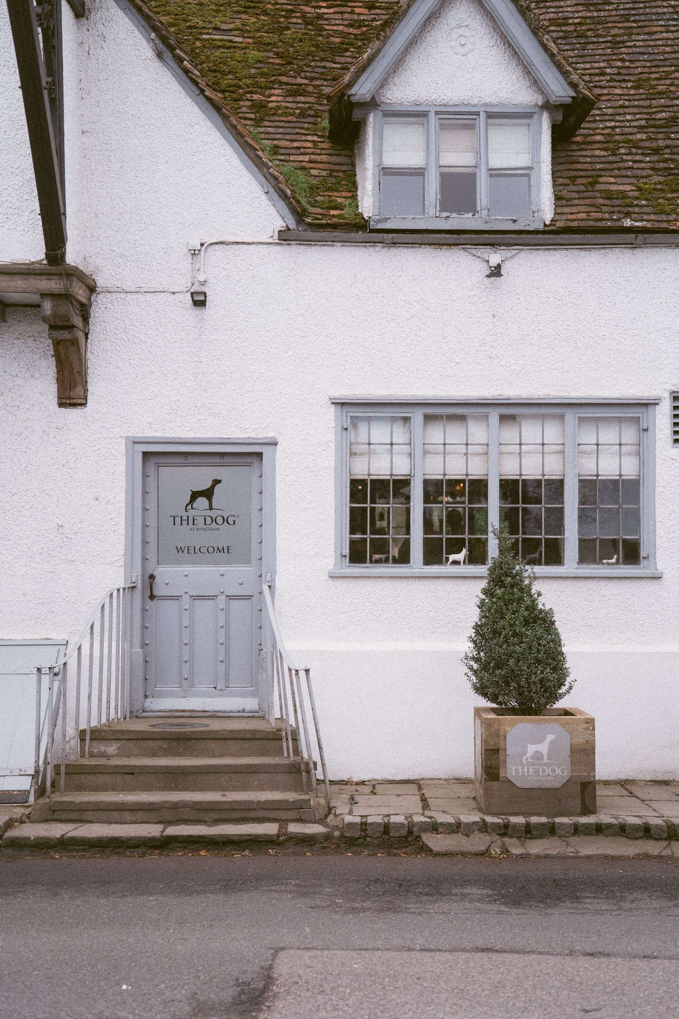 Dinner, drinks and a short walk upstairs to bed.
Our rooms make the perfect excuse to stay a little longer at The Dog.
#thedogatwingham #top50gastropubs #restaurantwithrooms #bedandbreakfast #kent #bookyourstaywithus