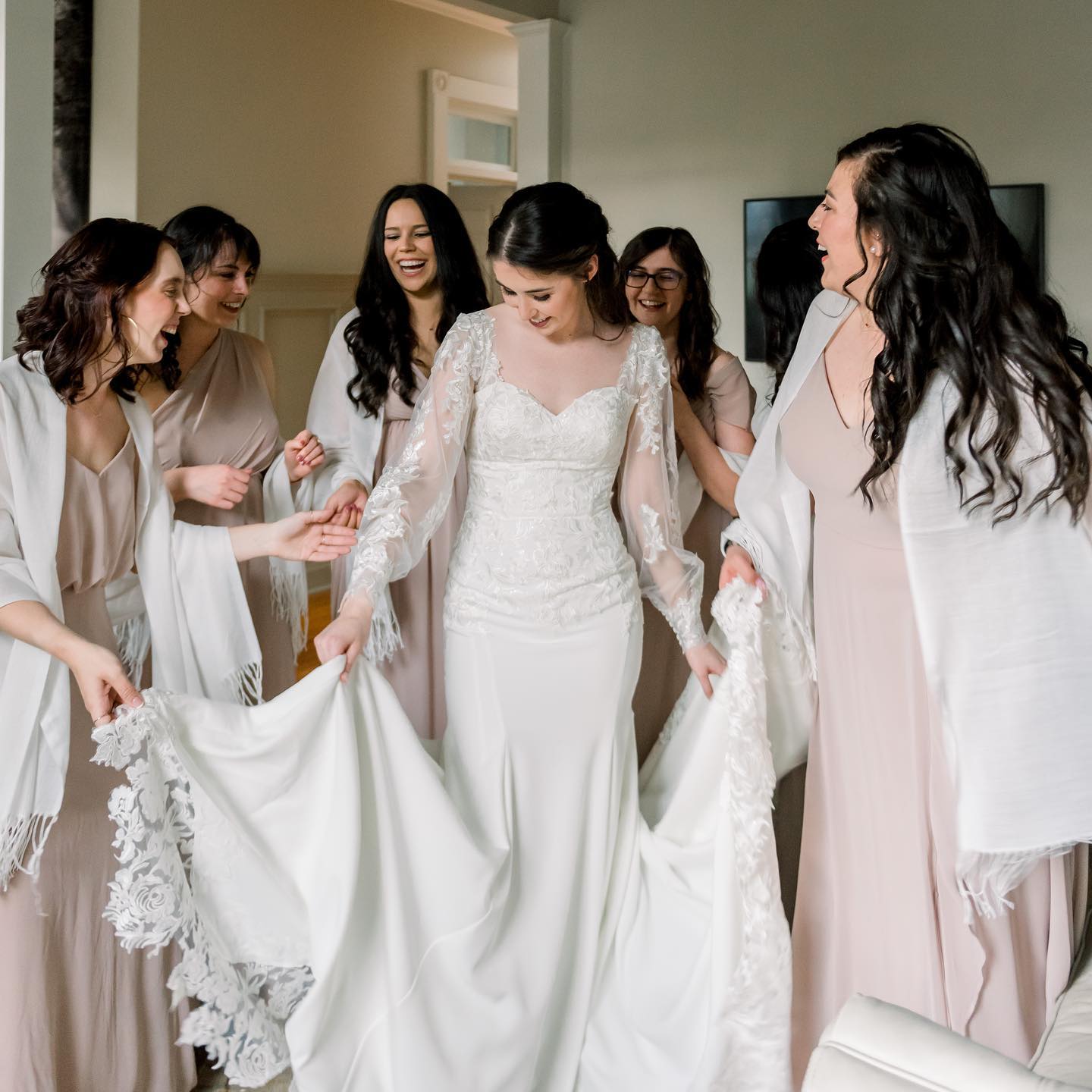 Sent off a few sneak peeks today from Saturday’s wedding 🤩🤩🤩
Getting ready photos are so much fun to shoot ✨🥰😍
🧡Emily
@katpetrill