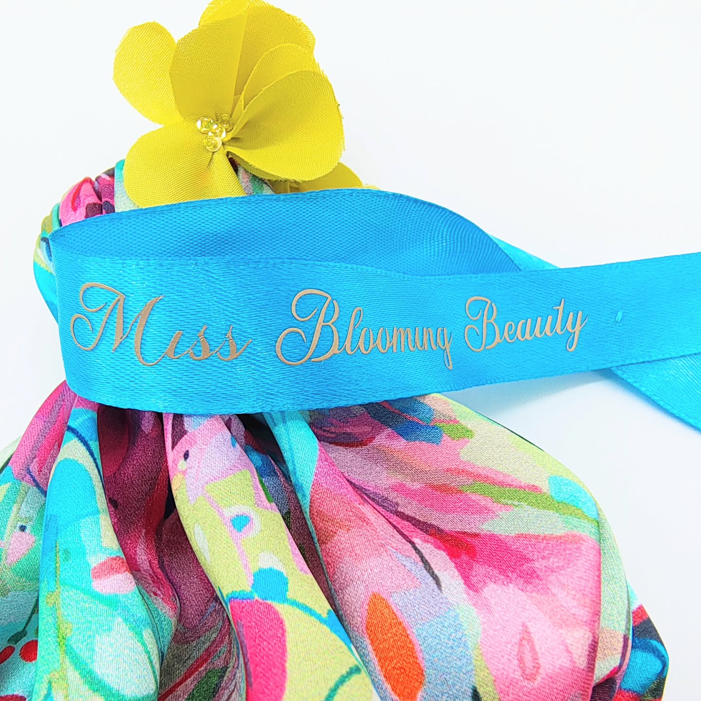 Next month in the gtGdollwear Club is going to be SO exciting! Easter is here, His creation is centre stage, and yes… the dolls are about to get the cutest spring wardrobe upgrade ever.
We’ve opened a fresh set of club‑member slots - join now before these springtime spaces disappear like the season’s first blooms.
DM "Club" and I will send you the link
#gtGdollwear #integritytoysdoll #dollcollectors #dollphotographer #barbiefashionista