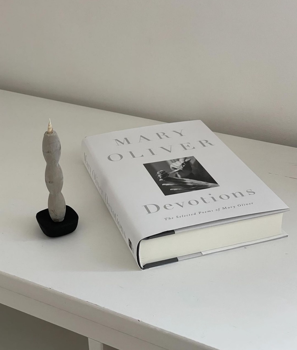 A reminder to go with the 𝘴 𝘭 𝘰 𝘸. Slow is not a pace. It’s a choice.
Amidst the chaos of our surroundings, sometimes a little pause or stillness is all we need to go a little slower.
𝘴 𝘭 𝘰
@slo__uk
___________
#slowliving #intentional #chooseslow #lessismore