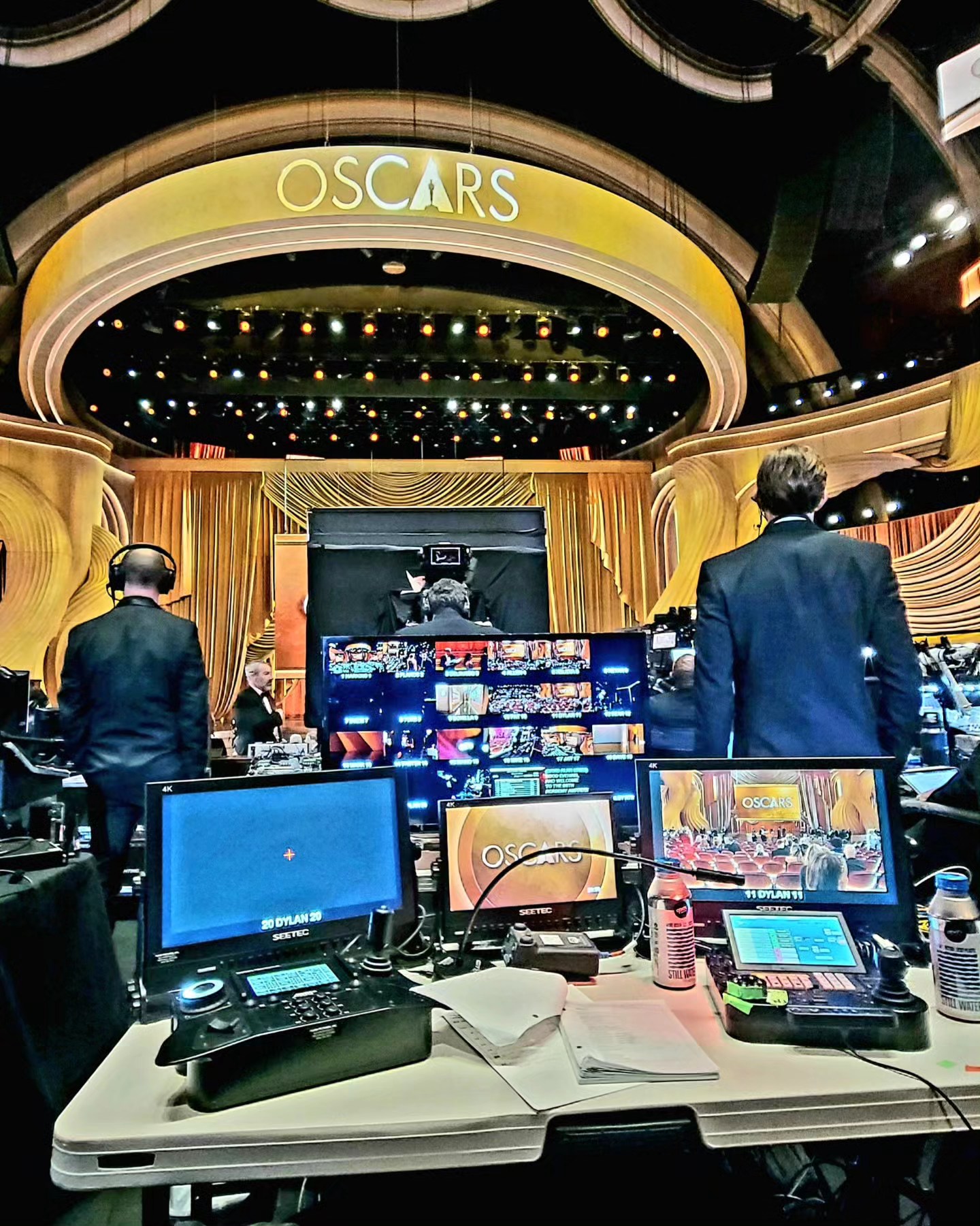 30 years providing gear on Oscars, 1st year with our new Arri SRH 360 and custom 25' Towercam. In addition we had another mini Towercam and overhead remote head. Great to see Hammish Hamilton back in the saddle as director.
@arri @mat_madabouttechnology @robgpittman
@curtis.eastwood @kevscamera @1angryoriental @thedpsanford @fujinonlenses @sony
#oscars #2024 #live #ABC #broadcast #arri #sony #canon #fuji #fluidpictures #towercam #SRH-360 #roboticcameras #production