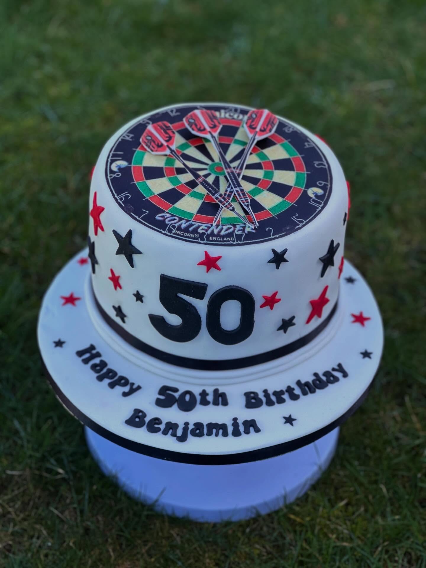 Had cake that’s a bullseye to celebrate a special birthday 🎯#50thbirthdaycake #dartboardcake #happybirthday❤️ #birthdaycake #celebrationcake