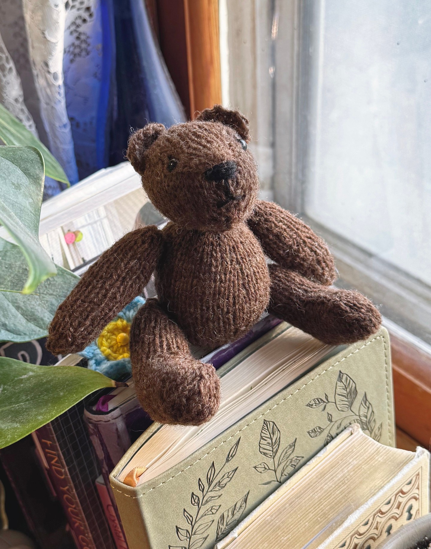 The bear lives! As my only third knitted toy I think this bear turned out pretty well! I love that it has a vintage jointed bear look.
Book update: I finished the first part of the Lord of the Rings - The Fellowship of the Ring by J. R. R. Tolkien. This book was definitely an adventure. I loved reading the Hobbit cameos bits and appreciated the level of world building throughout the book. I've started reading the second one and so far I'm liking this second part better than the first. Is that blasphemous to LOTR fans? The Hobbit is still my favorite so far!
#knittedbear #LOTR #handmade