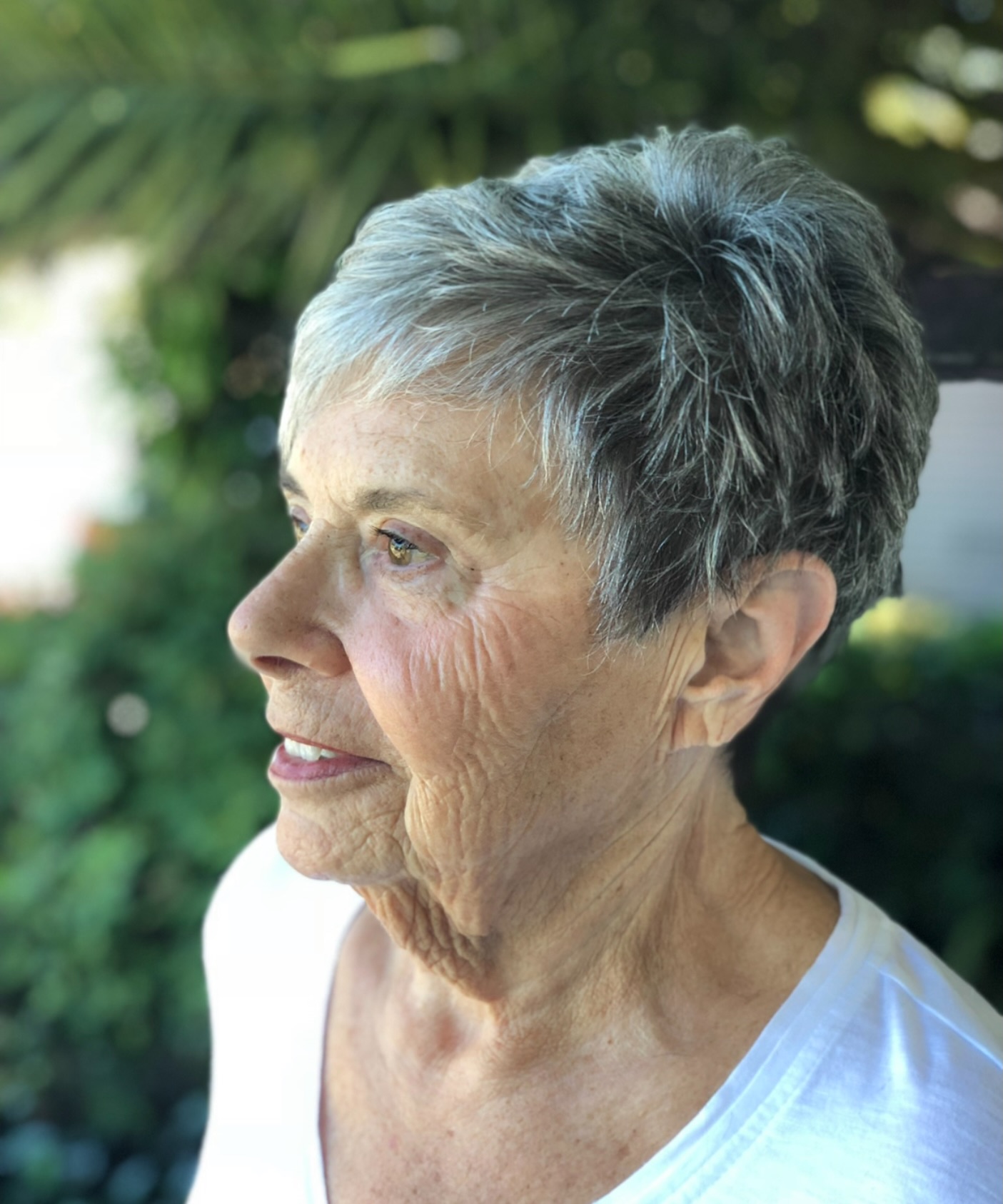 Short hair still has versatility
.
Smooth, textured, forward, back, sleek, voluminous- you decide
.
I’ll help you