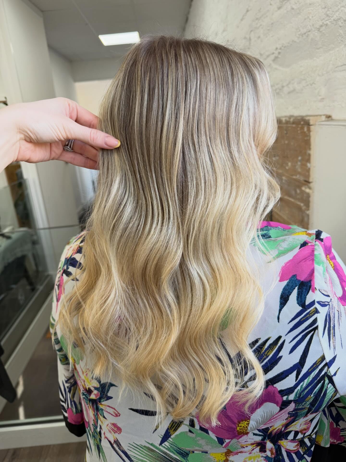 • blonding session from today ☀️ •