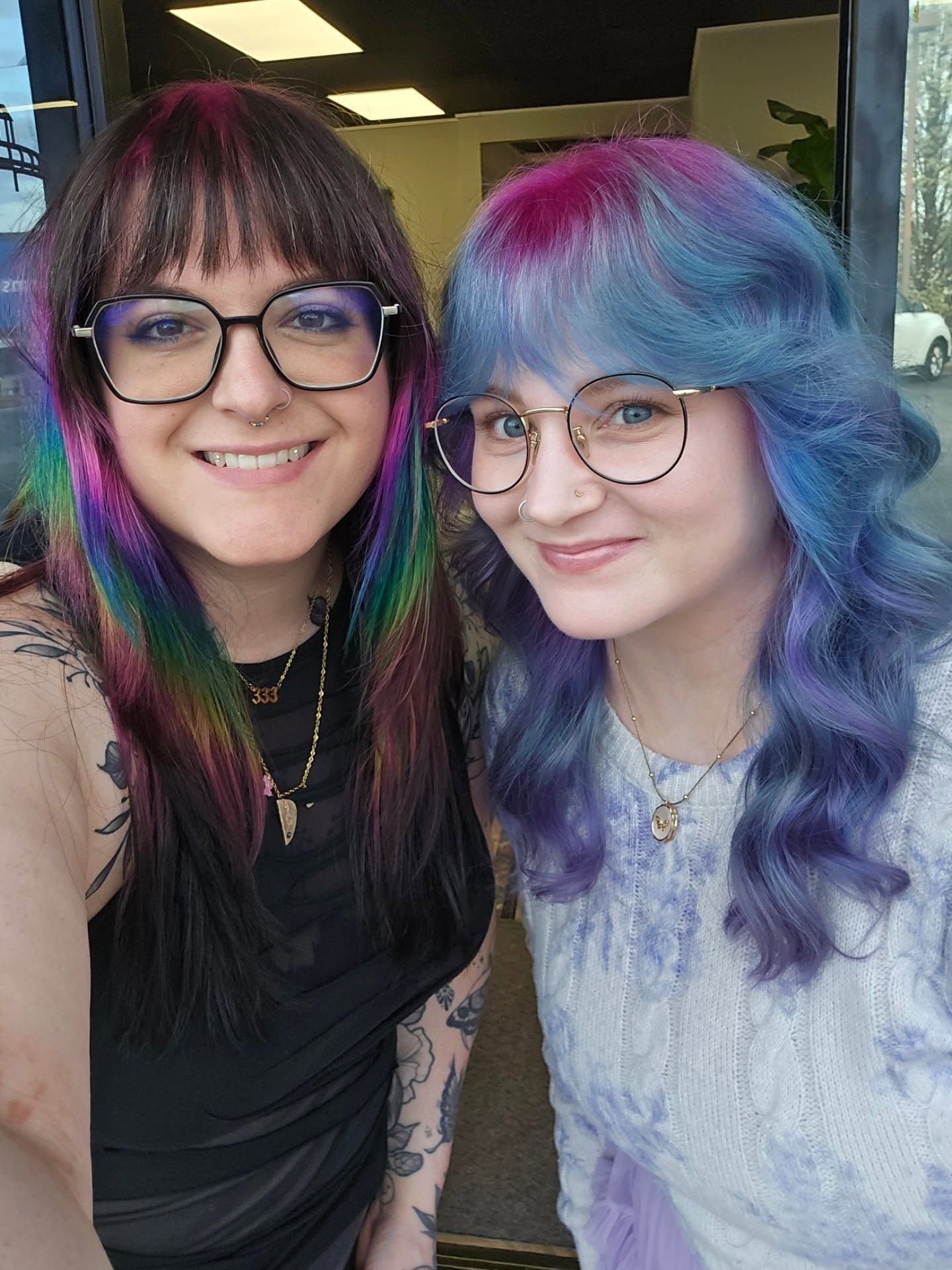 I have been slacking on the selfies lately, I know, I apologize and will work on remembering-- maybe I will write it on my hand π€ or maybe i TATTOO IT ON MY HAND π―
.... Gia @pastel.bl00d , opinion ?
