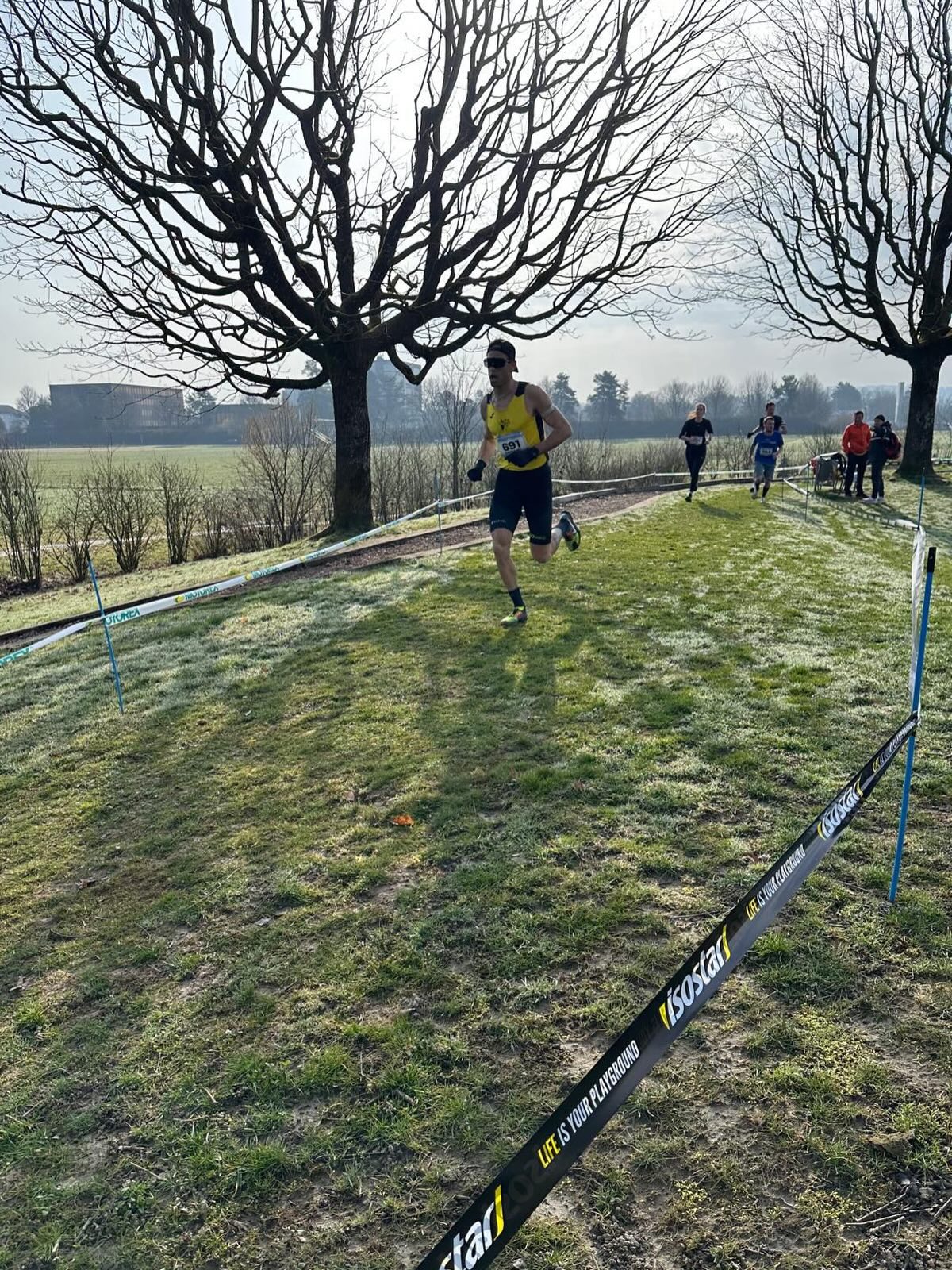 Schweizer Meisterschaften Cross 🏃🏻♂️ 8 marzo 2026
Presente @damianobarloggio che si aggiudica un 7° posto nella sua categoria 🤩
Bravo! 👏🏻 GoGoGo ! 🤩
@casadellottica_sa
@dynoptic
@lidlch
@farmaciasolduno.ch
@nikoneurope
@pissei @noe_gianetti - pissei
@performancesport
@giuliani_sa
@parisfalegnameria
@AMIfiduciaria
@gh_design_officineghidoni
#cross #cdobikerun #2026 #race #motivation
