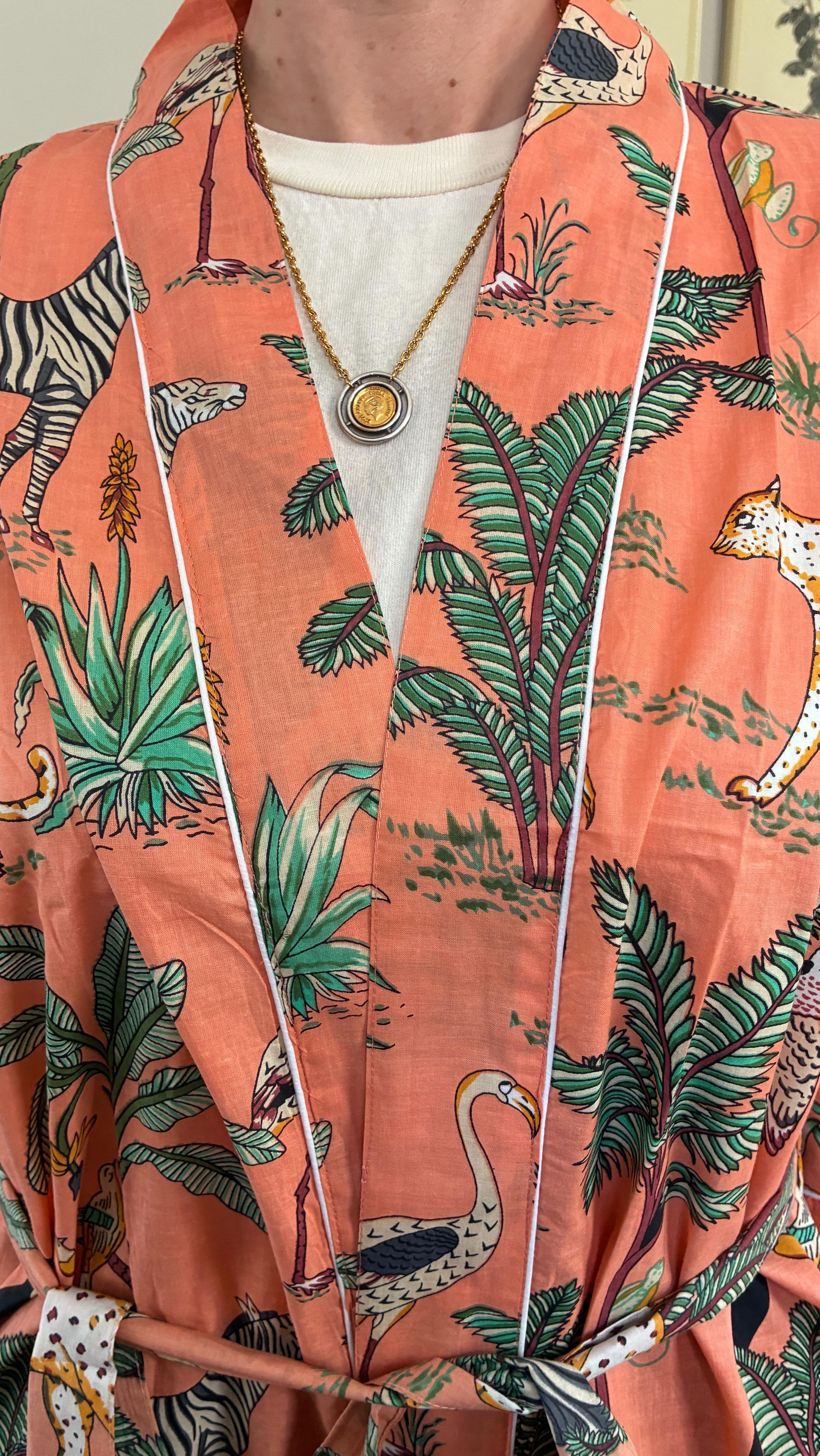 Some of our new robes arrived today and we are sooooo excited!! I mean, come on, look at how cute all these animal prints are 🦓 🐅 🐒
These will be up on the website and in stores soon, stay tuned 🥰
#unboxing #unboxingvideo #sustainablestyle #fairtrade #shopsmall