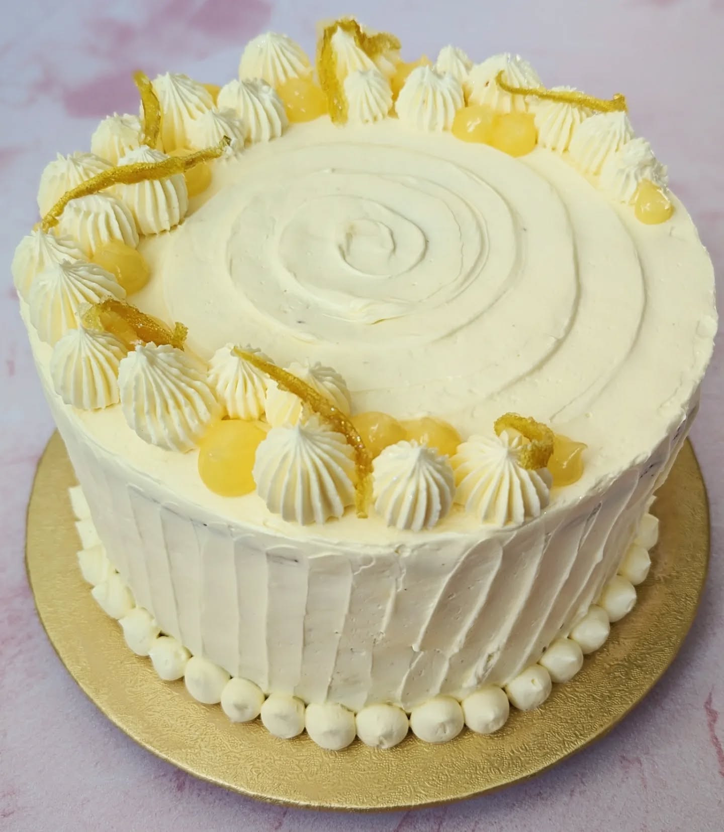 Lemony lemon, lemon drizzle celebration cake ๐ Details โก๏ธ moist lemon drizzle sponge, lemon swiss meringue buttercream, homemade lemon curd, finished with crystallised lemon peel โจ
Fancy a slice? Cakes are available to order for collection from Harrow, NW London. Options also available for delivery across London.
www.prismbakes.co.uk/cakes
#LinkinBio
