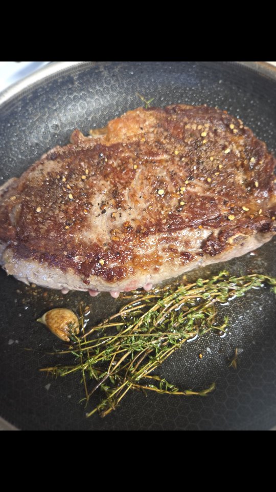 It's the SIZZLE for me 😋🍽
There's no better sound than a juicy Ribeye Sizzling Steak!♨️
Cracked Black Pepper
Kosher Salt
Seared Flawlessly
Basted with "OMGarlic" Butter
Cooked to a PERFECT Medium 👌
What's your favorite cut?
How do you like yours prepared?
#ChefJoanneThomas #InternationalTravelChef #WithALittleLoveInEveryBite
#SteakNight
#fypppppppppppppppppppppppppppppppppppppppppppppppppppppppppppppppppppppp