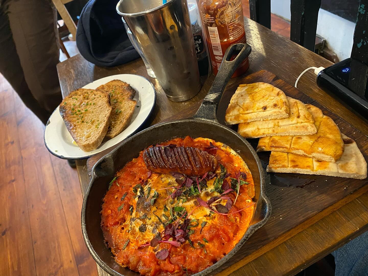 A mind blowing delicious brunch from @thecraftyegg in #bristol . Making sure to line my stomach before the @cidersalonbrist