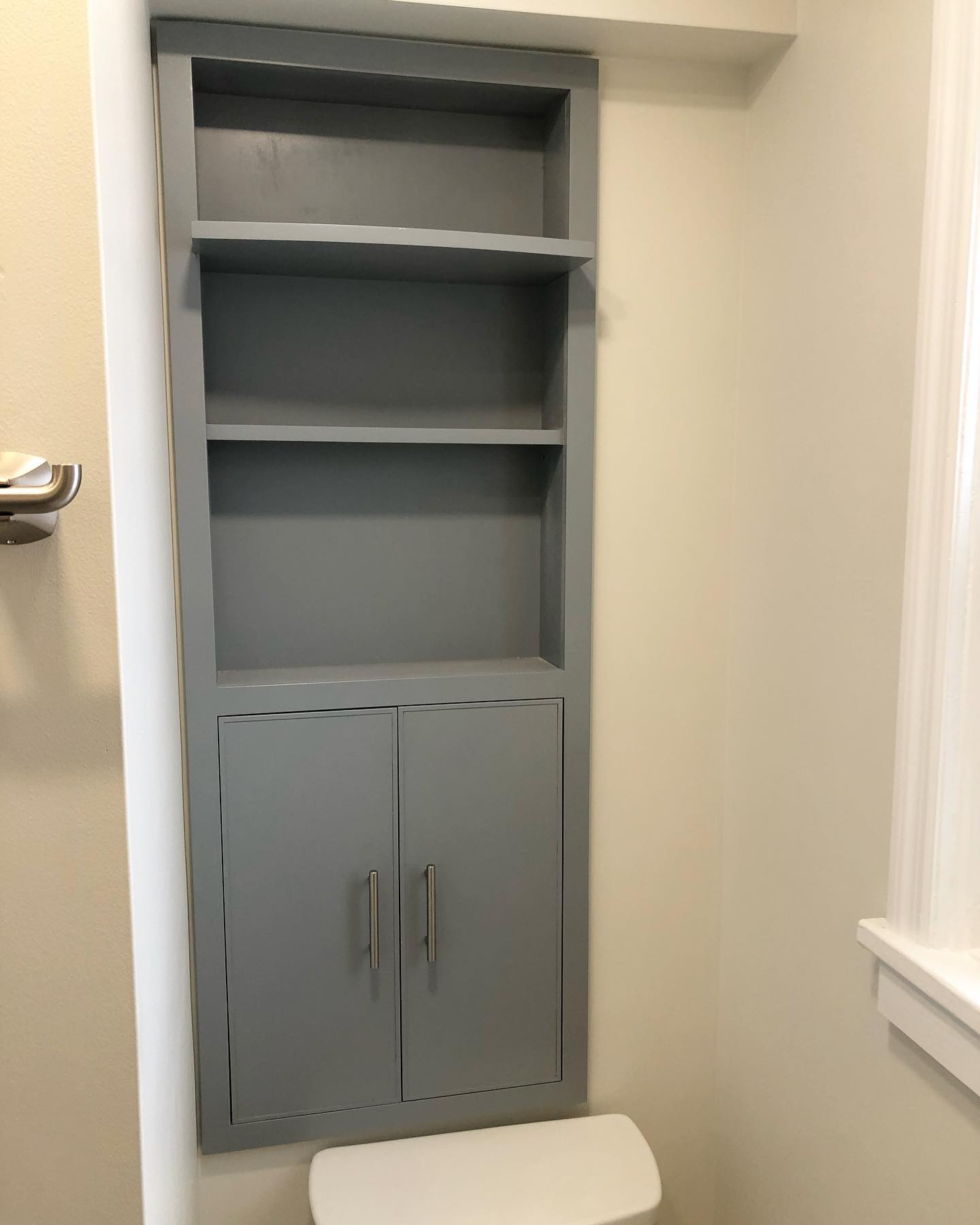 Custom built in above toilet 💫
#woodworking #builtins #exploresaratoga #construction