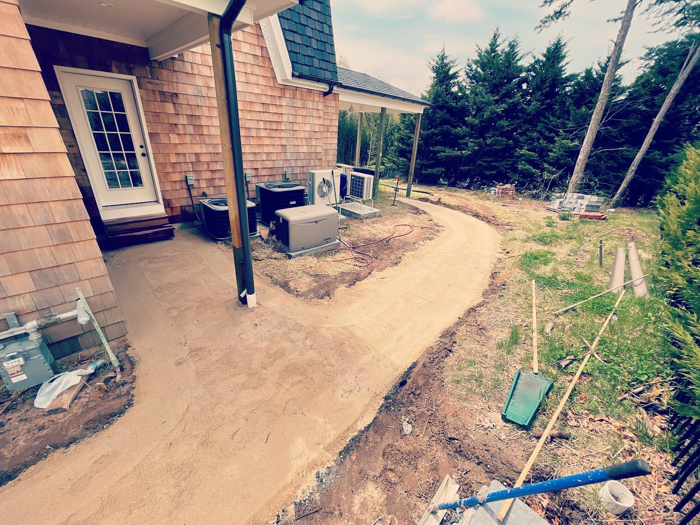 Timeless look 🔴
#LandOverSea