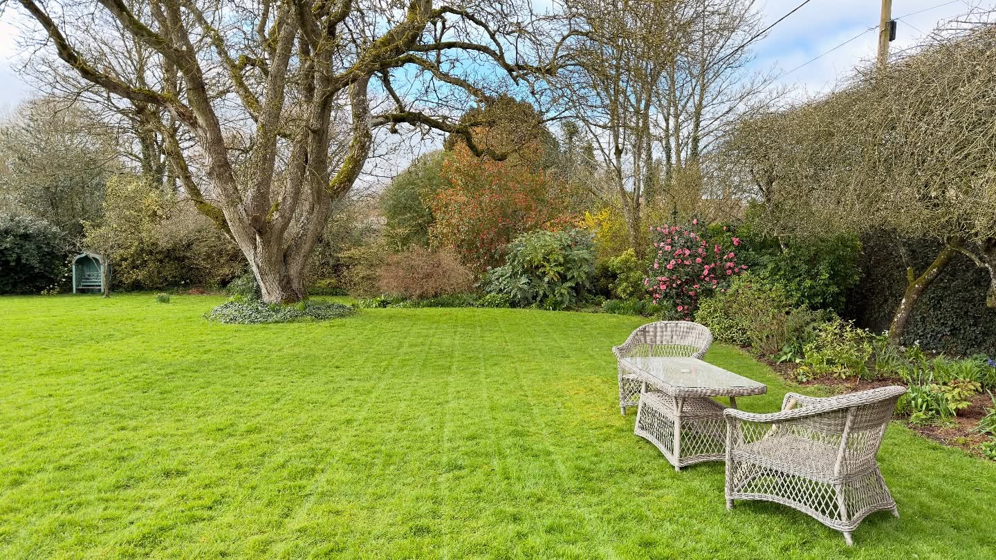 Today was the day with that beautiful sun ☀️
A weekly visit at this property for our regular garden maintenance, and what a difference a good session makes. The main job was a big lawn cut, getting everything looking neat, striped up and back under control 🌿
We also worked our way around the garden with general tidying, light trimming and keeping everything in shape ready for the weeks ahead. Regular visits like this are key to keeping gardens looking their best all season long 🌱
Can’t beat working in weather like this either ☀️💪
All finished off and left clean and tidy as always ✅
#MJBGroup #GardenMaintenance #LawnCare #WeeklyVisit #SunnyDays