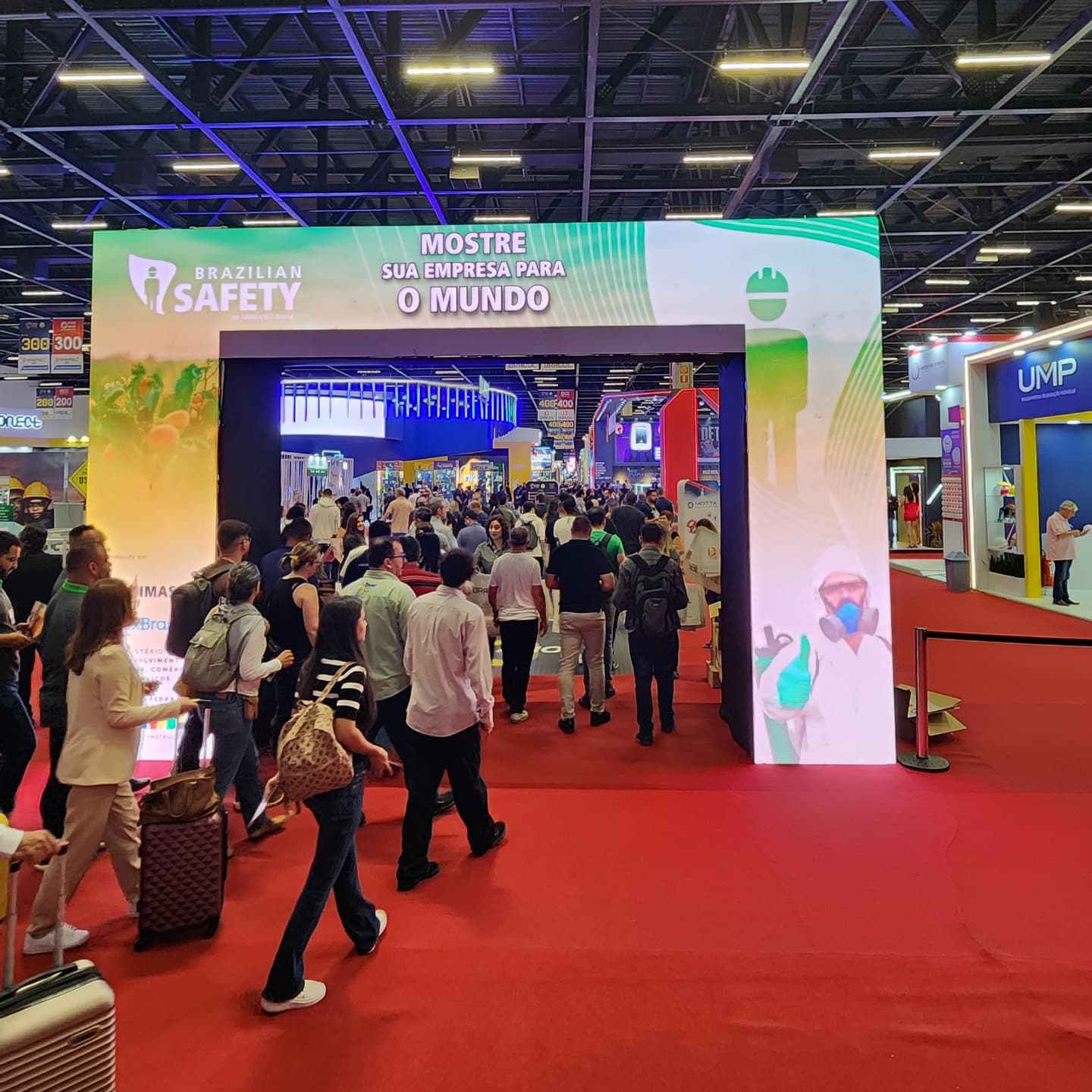 Sisplan presente na FISP 2024! 🚀
Hoje foi o último dia da FISP, e tivemos a honra de prestigiar um dos maiores eventos de segurança e proteção do Brasil! 👏🔝
Foram três dias de muito aprendizado, troca de experiências e insights valiosos para o setor têxtil. Aproveitamos ao máximo as novidades apresentadas e fortalecemos nosso compromisso em levar o melhor da gestão integrada com o ERP Sisplan para a indústria. 💻📈
Seguimos mais motivados do que nunca para impulsionar resultados e eficiência na cadeia produtiva têxtil! 🌟👕
#FISP2024 #ERPSisplan #GestãoTêxtil #TransformaçãoDigital #SisplanNaFISP #InovaçãoNaIndústria