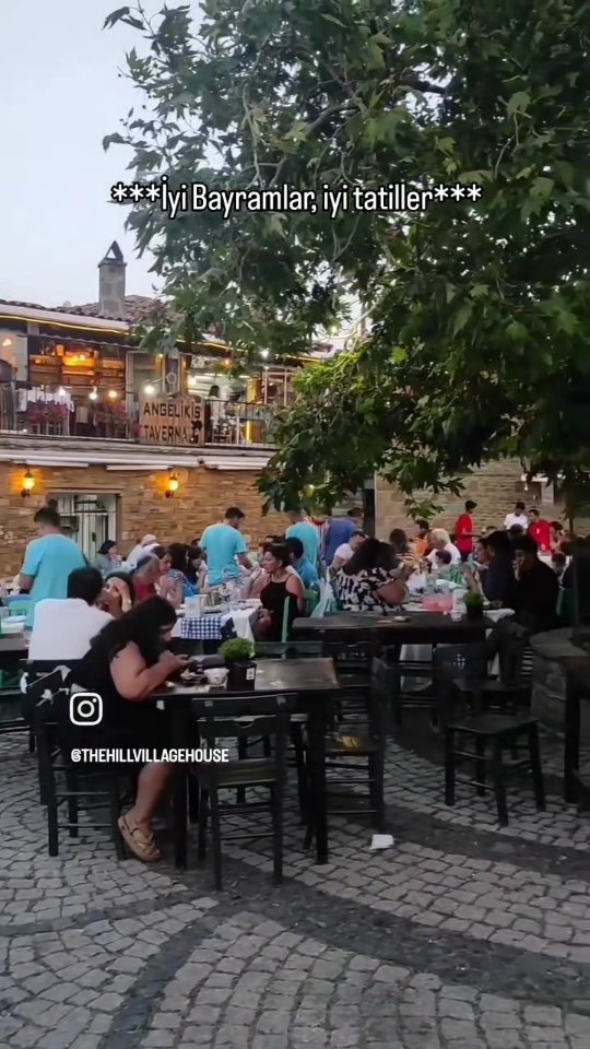 Türkiye’nin en büyük, en yeşil adası Gökçeada…
Adanın kekik kokulu tepelerinde özgürce dolaşan keçi ve koyunları, en olmadık yerde karşımıza çıkan şapelleri, dağları, gürül gürül akan çeşmeleri, asırlık zeytin ağaçları, denize girilecek tertemiz koyları sizleri bekliyor.
Yeni sezon başlangıç tarihimiz 15 Mayıs 2026, rezervasyon için online kanallardan veya direkt bizimle iletişime geçebilirsiniz.(Direkt rezervasyonlarda %15 indirim avantajlarından yararlanabilirsiniz)
The Hill Village House
#tepeköy #tepeköygökçeada #agridia #gökçeada #çanakkale