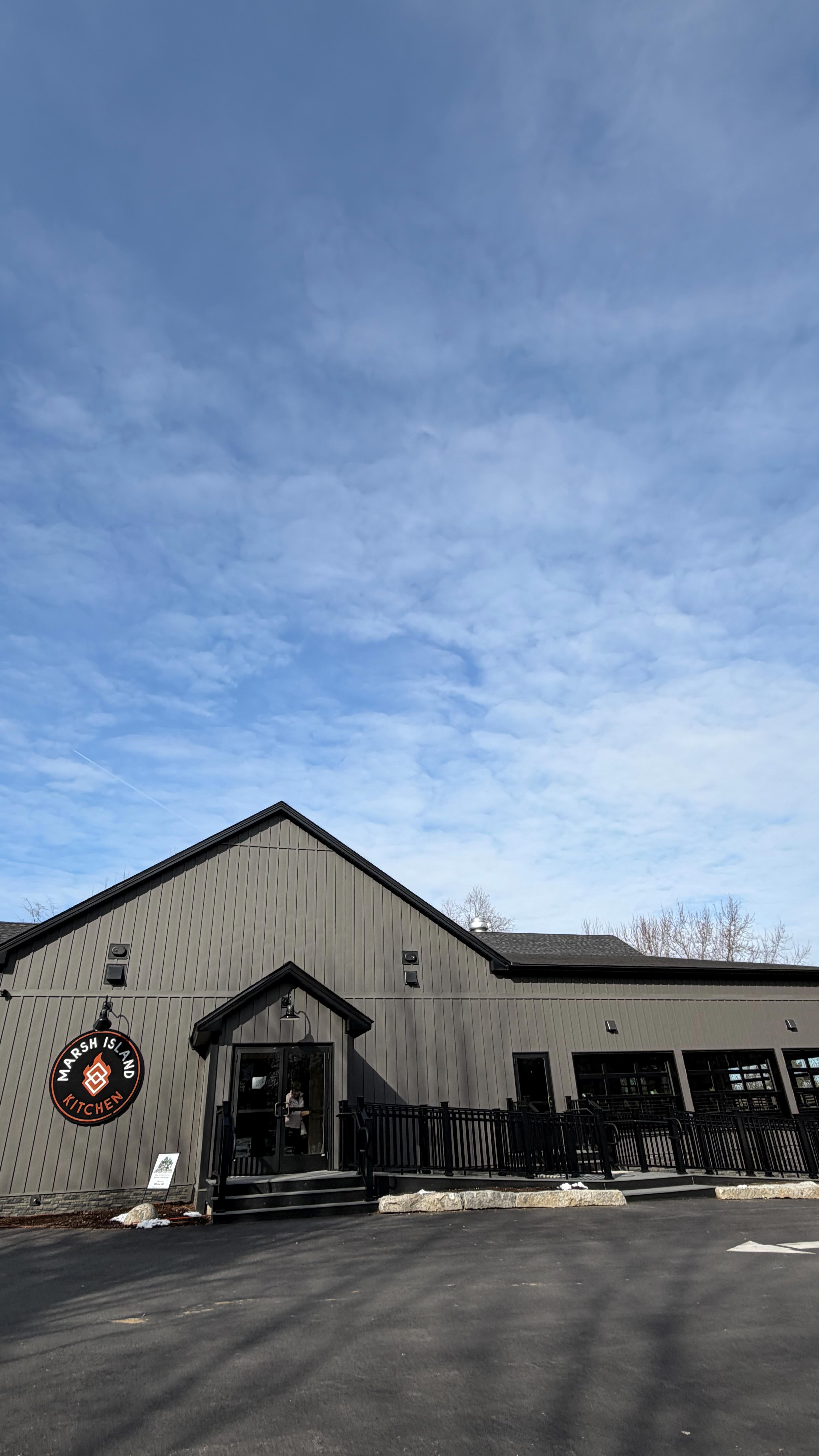 First visit to @marsh_island_hampden !
Let me tell you.. the PB You Who stout is phenomenal ๐
Paired with the cod sandwhich.
Followed by the PB You Who Cake!
#maine #brewery #hampden #stout #peanutbutter