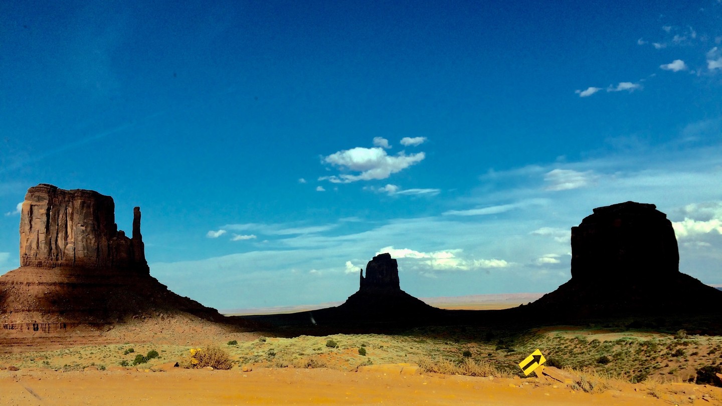 Celebrating #nationalarizonaday with a selection of some of the beautiful locations in The #grandcanyonstate: #monumentvalley #sedona #navajonation #winslowarizona #carsland in #holbrook