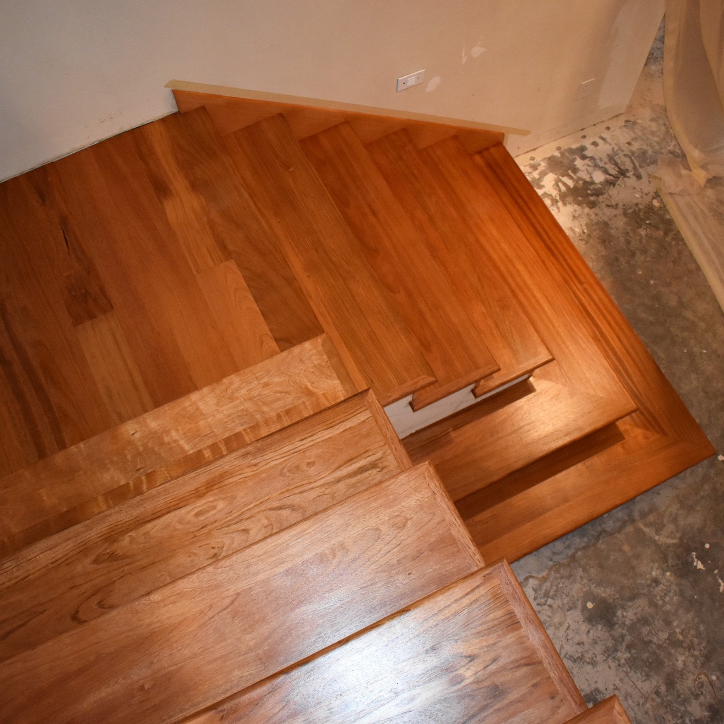 Another custom staircase build for a customer in Kirkland. Brazilian cherry treads and fir risers and skirts.
#hardwood #hardwoodfloors #woodenflooring #customfloors #woodfloorbusiness