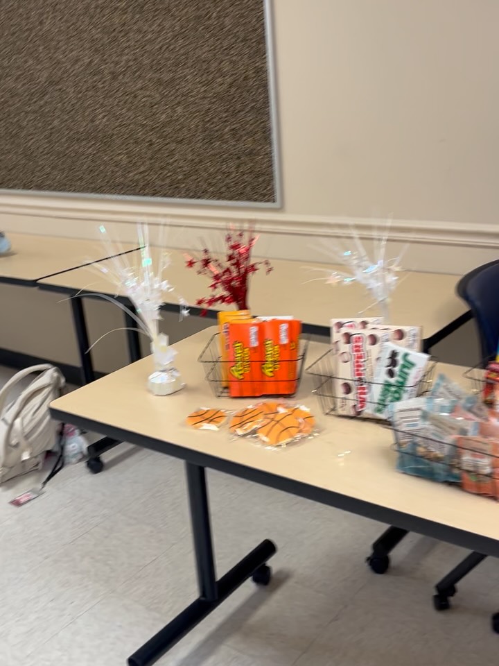 We had tons of fun shooting mini hoops and playing ring toss for gift cards during our March Madness Teacher Appreciation event!! GYE is always taking the top spot on our bracket 🤗