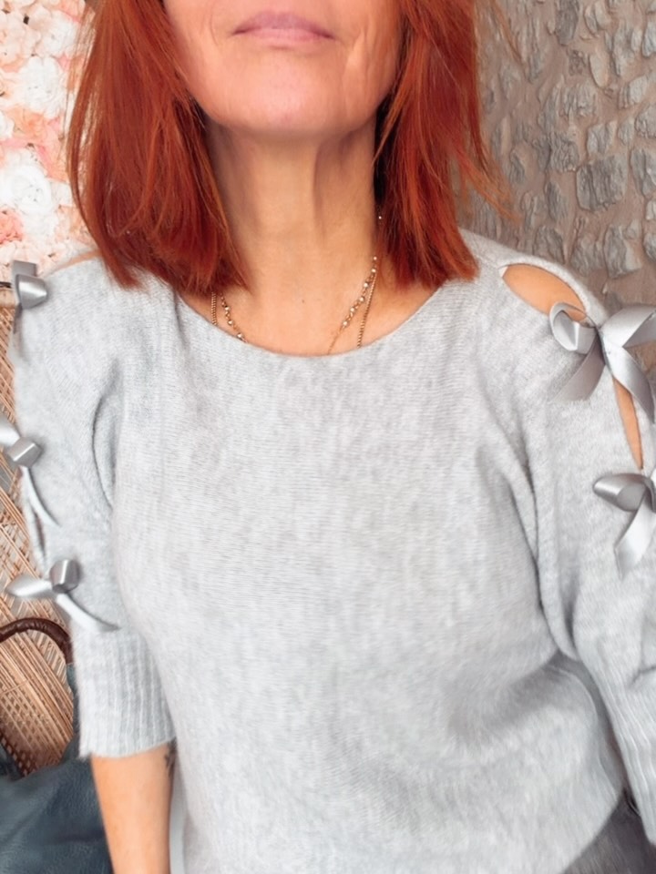 Féminin et sexy à la fois, le pull Kitty fera de vous une femme unique et stylée ❤️🔥 #mademoiselleksigean #pull #newco #mode