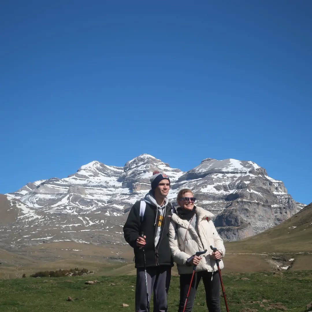 Semana Santa soleada en el Pirineo Oscense!!
Rutas 4x4 info: +34 675 70 93 38🚙🍀🏔️🌄
#ordesa #guiasdeordesa
#ainsa #pnordesaymonteperdido
#ordesaymonteperdido #huescalamagia #rutas #broto #offroad4x4 #offroad #offroadtrip #toyota #4motion #rinconesconencanto #edelweiss #pirineo #pirineus #pirineos #pirinioak #pirineoak #pyrenees #pyreneeën #pirineoaragones #monteperdido #montaña #paisajesnaturales #naturaleza #vidarural #aínsa #torla