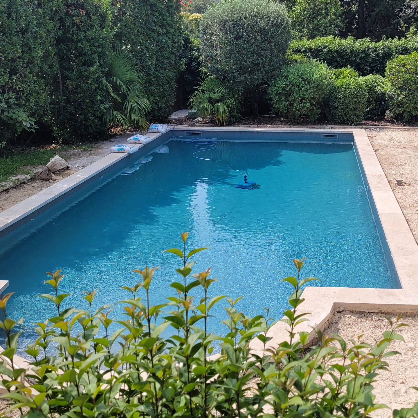 Rénovation piscine 10x5, Réfection des pièces à sceller, Déport et création du local technique en composite, Membrane armée 3D Touch RENOLIT Gamme Prestige, Travertins 6cm beiges. 👍
#renovationpiscine #membranearmée #marseille #localpiscine