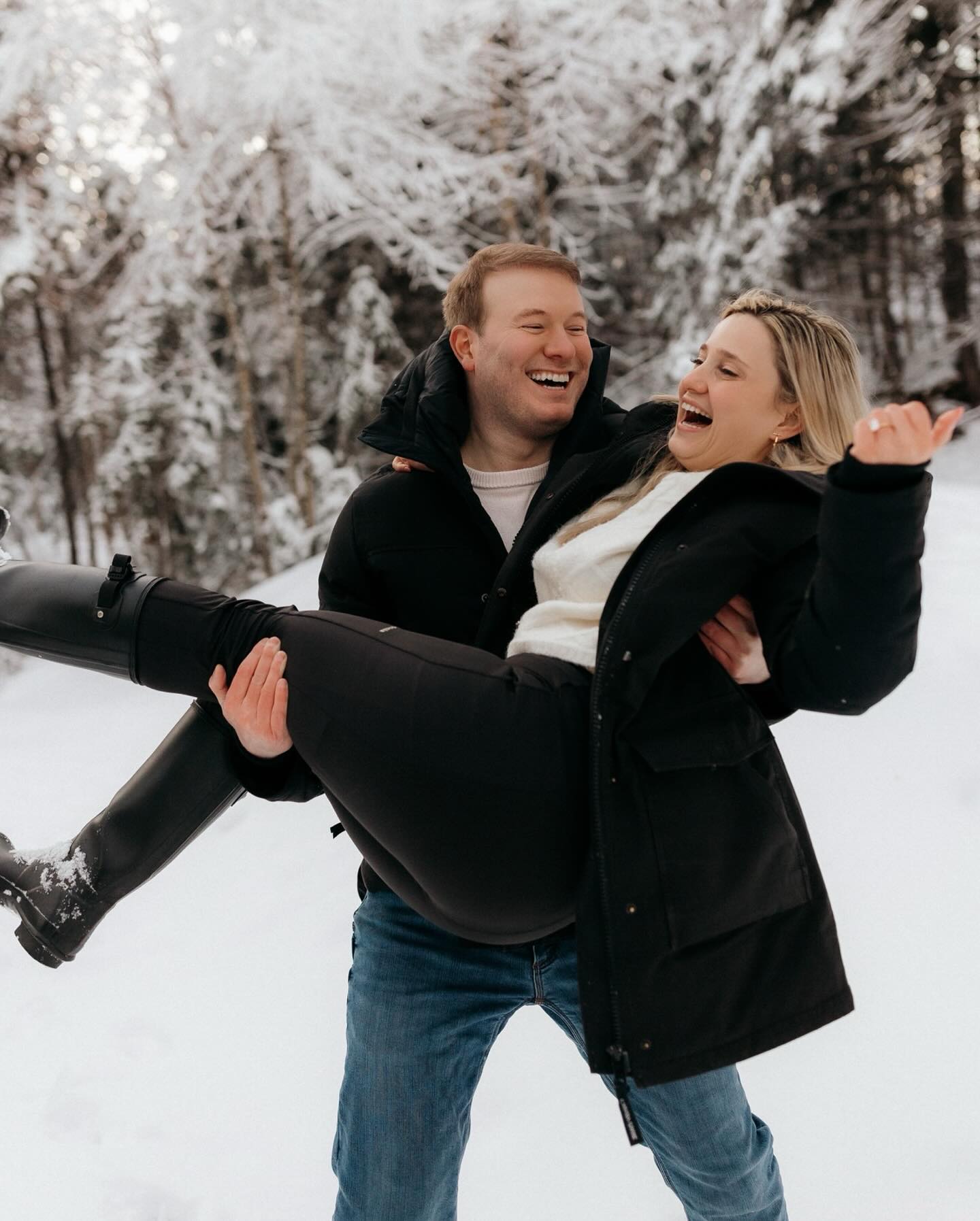 Une demande en mariage, sur une montagne près du feu.
J’étais fébrile et tellement touchée d’être témoin de votre moment les amours 🥹
Ma motivation profonde a toujours été de mettre du beau et du doux dans vos vies.
La photo est magique pour ça.
Avec ce genre de shooting je te dirais que ma mission est facile à accomplir ✨
.
.
.
.
.
#proposal #proposalquebeccity #proposalphotographer #quebeccityproposalphotographer #quebeccityweddingphotographer