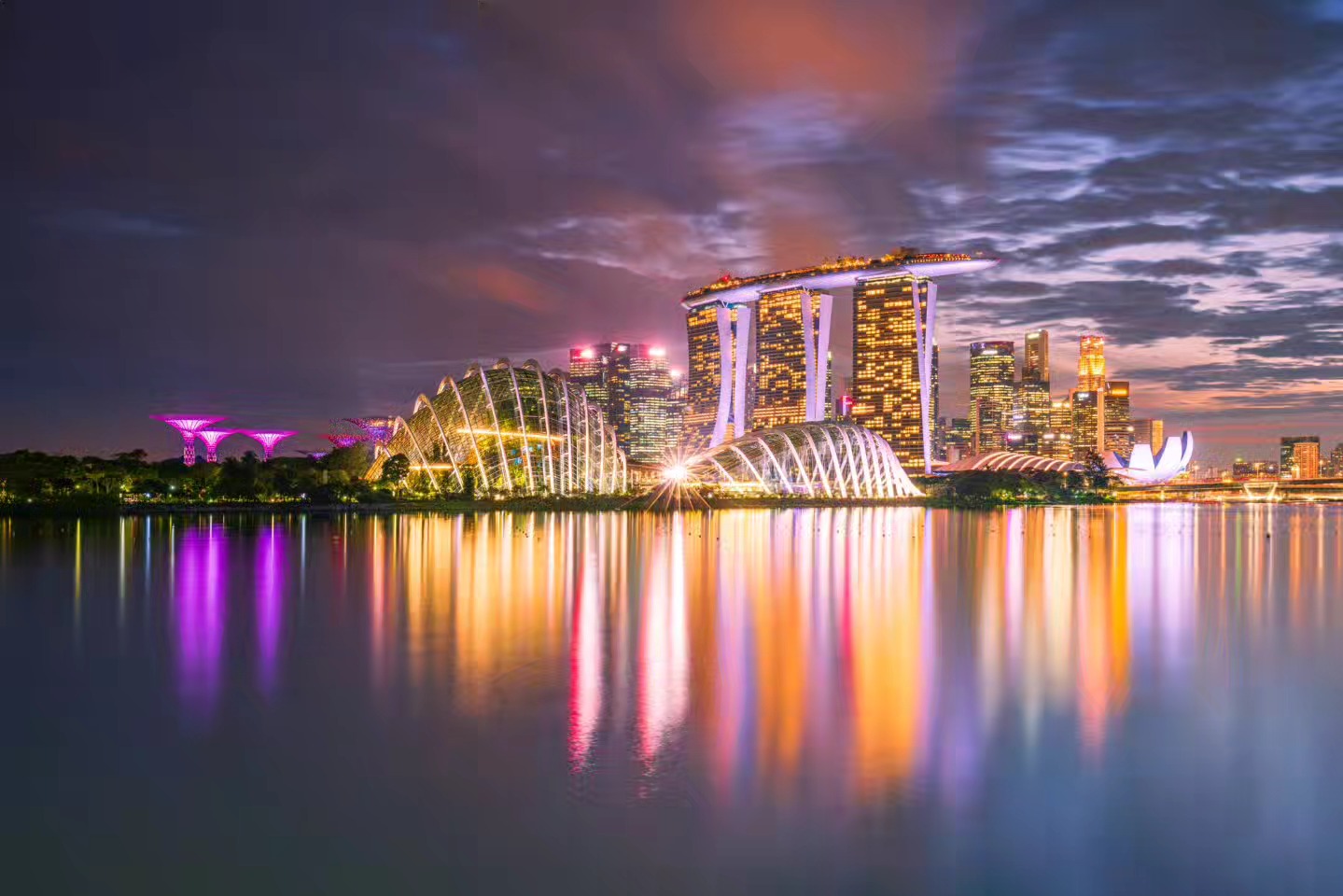 Singapore's beautiful skyline and Gardens by the Bay 🌇 Taken on my recent trip back to the Garden City 🇸🇬.