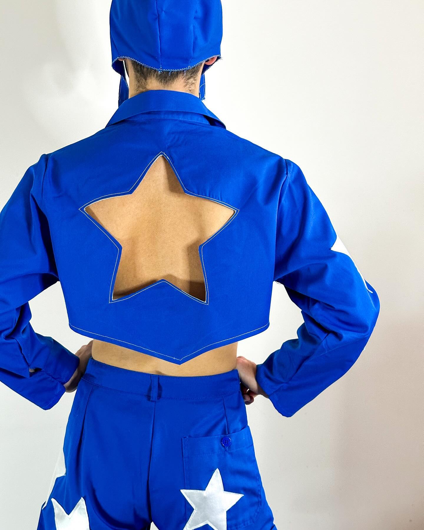 Circus Master Outfit created by me for the lovely @diabolo.mentalo
Entirely up-cycled and recycled for a more ethical creation
DM for commissions
#sewing #costumedesign #fashiondesign #dragcostume