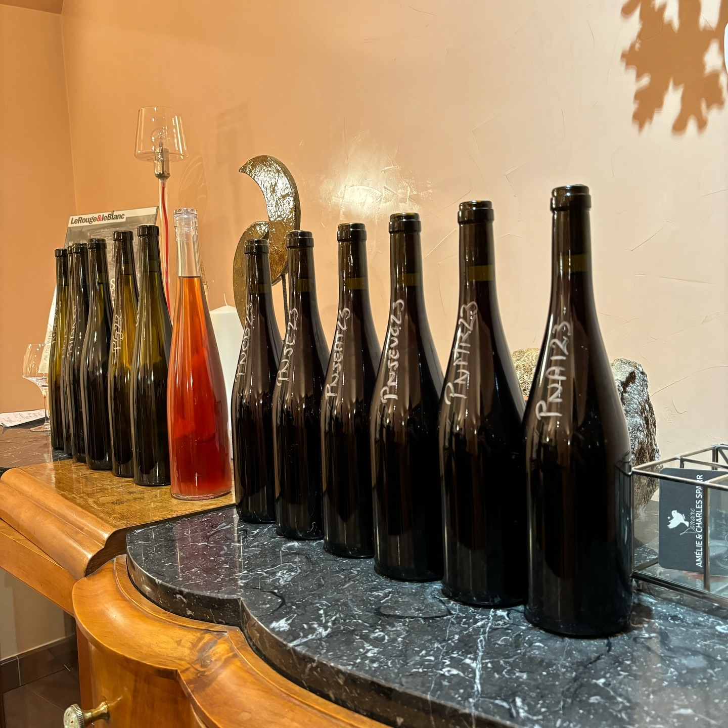 Alsace en Biodynamie chez Charles Sparr ๐ฐ
HHH Factor:
Herbs, Horses, Heritage
for new juicy vintages of Riesling & Pinot Noir
#naturalwine #switzerland