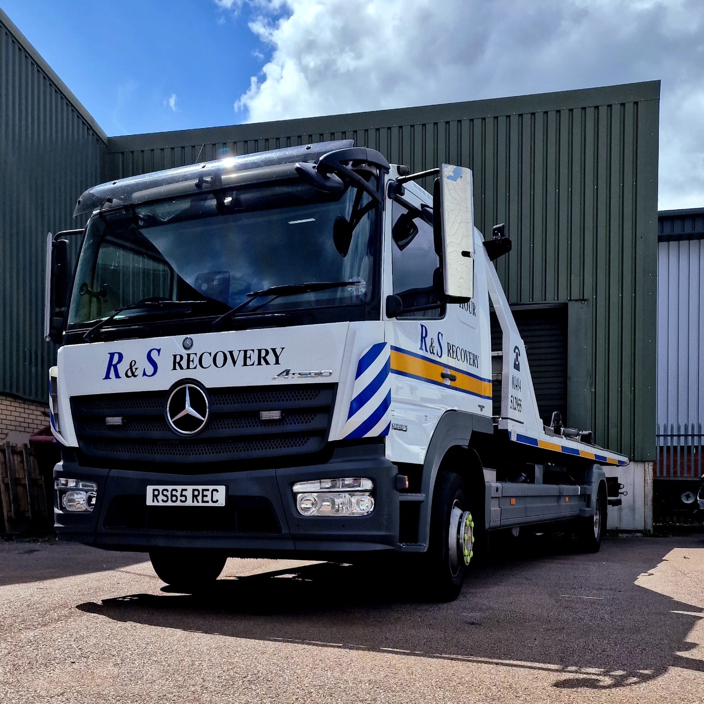Our returning customer @rsrecoveryservice in for additional recovery passenger seats for their #Mercedes #atego 👍
#hgv #truck #seating #recoveryvehicle #seating #upholstery #mercedesatego #daf #iveco #scania
