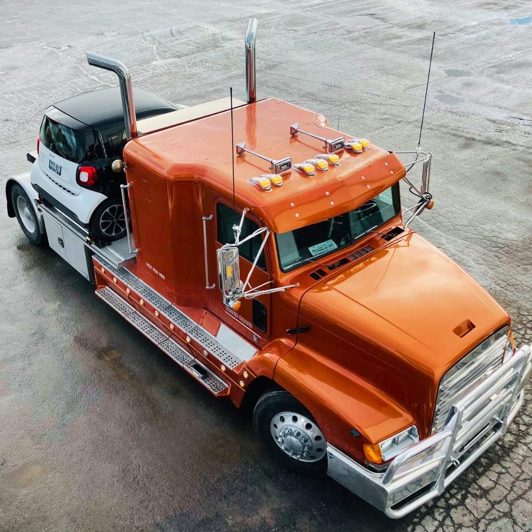 A smart car has never looked cool till now...😉
#SmartCar #Freightliner #MechanicLife