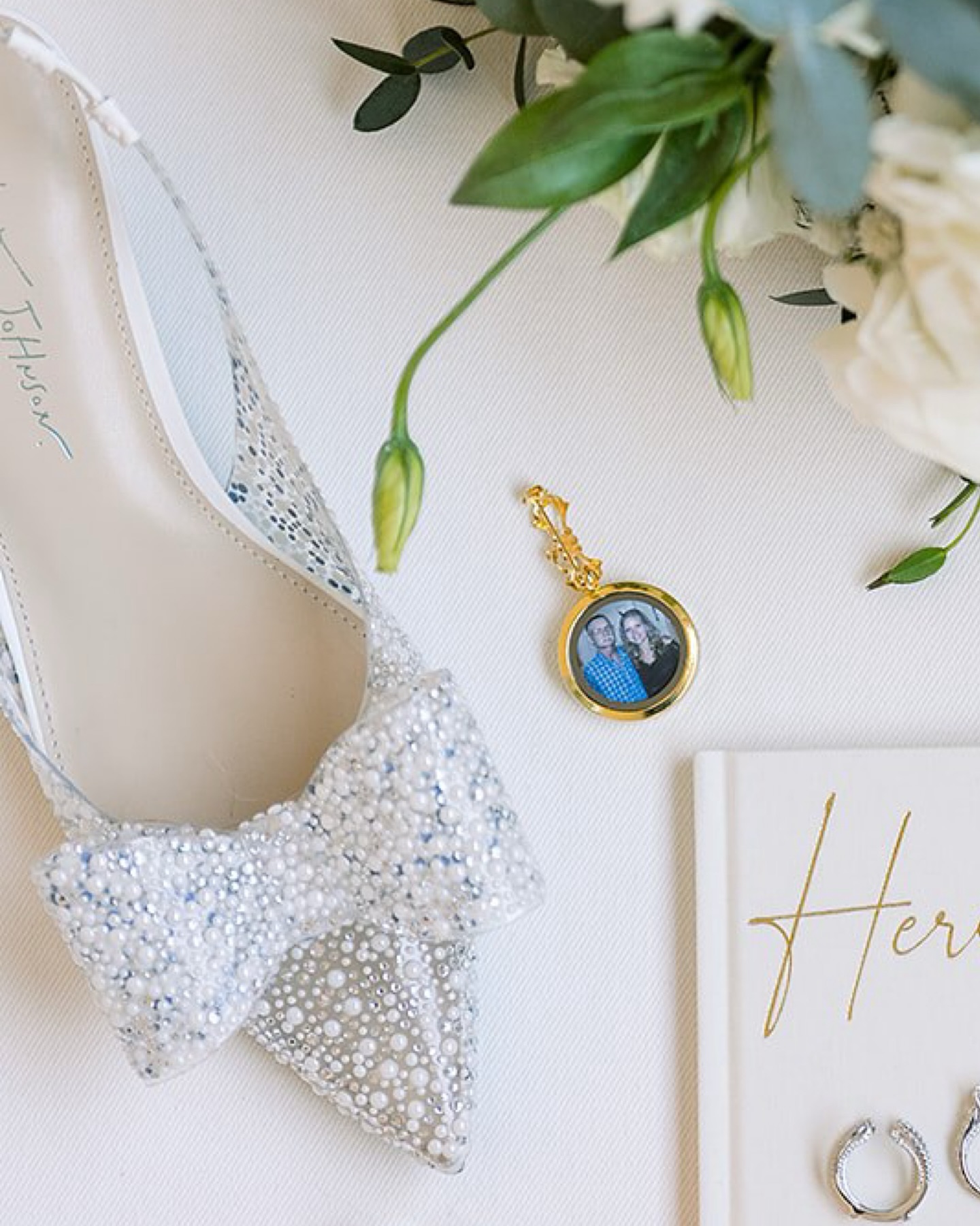 All because two people swiped right 🤍
Coordinator: @wanderlusteventcompany
Venue: @simpsonlakes.events
Photography: @jerzynievesphotos
Hair and makeup: @mad_studio18
Caterer: @tlcembellishedcatering
DJ: @firstclassentertainment01
Cake: @publix
Bouquet/bout: @gemmafloralwine
Wedding dress: @thewhiteclosetbridal
Tux: @menswearhouse
#floridaweddingplanner #travelingweddingplanner #classicwedding #2026wedding #weddingplanner