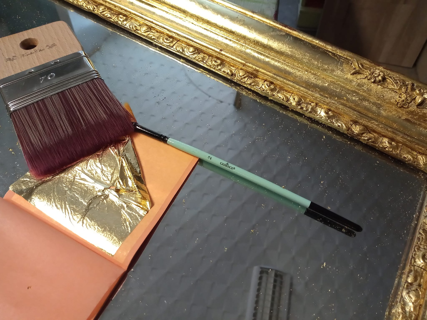 All that glitters really is gold (this morning at least). 22ct gold to be precise.
Keeping it classic regilding this old mirror for a client.
It's not just all about paint ya know 😉
#lehibouchic #interiordesign #allthatglitters