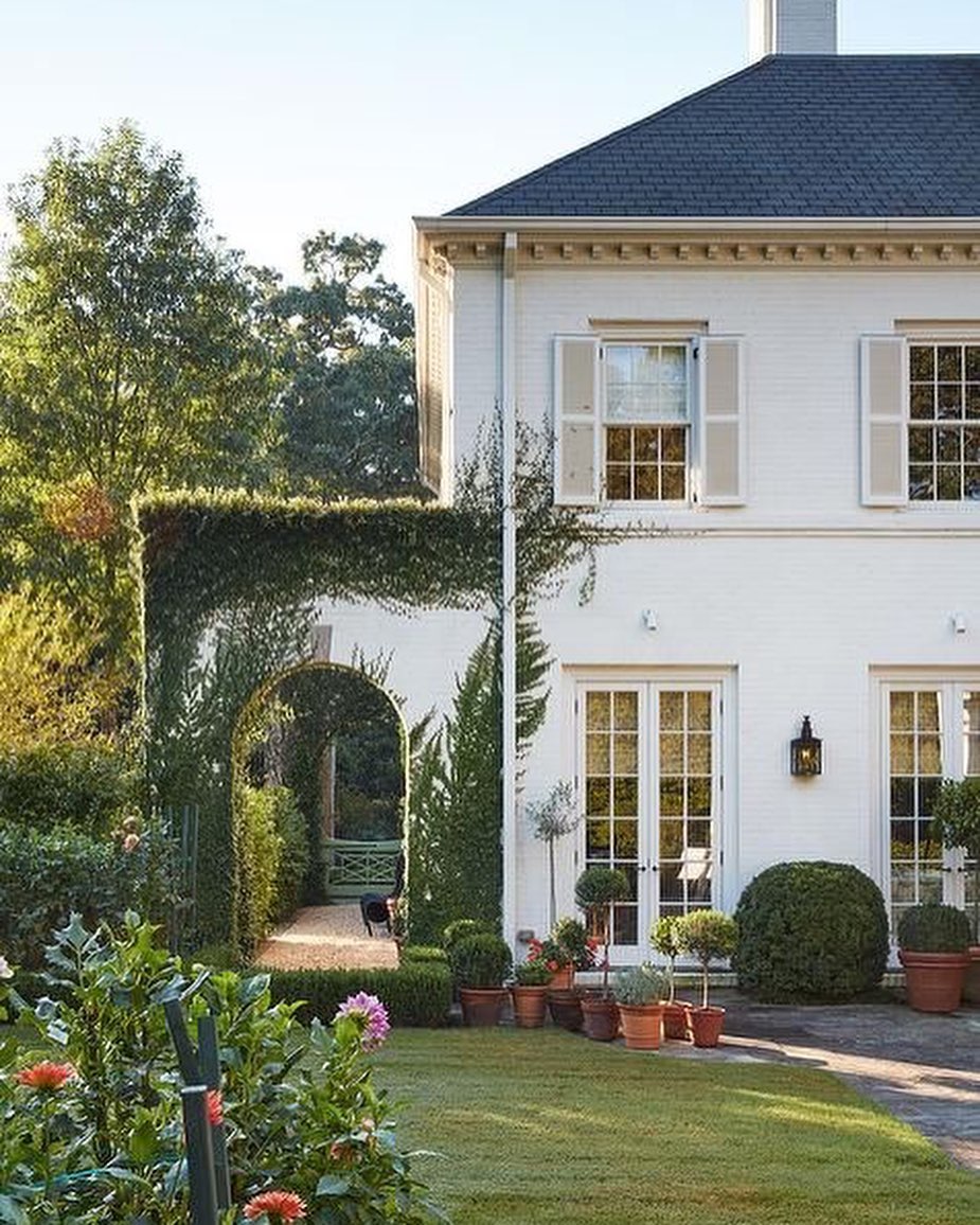 Sharing some of my favorite new finds for March over on the blog today including a perfect spring dress and some necessities for outdoor dining which is already happening in our house! ☀️🌷☕️
.
.
.
#barbosainteriors #barbosainteriorsblog #newblogpost #marchfavorites #spring #cltinteriors #charlottedesign #charlotteinteriordesign #modernliving #homedecorinspo #minimalistliving #minimalisthome #mydomainehome #homeinspo #neutralinteriors #myhyggehome #thesimplenaturalhome #designboard #designmoodboard #conceptboard #idcoathome #howihome #SOdomino #houseofpaz #bhilivebeautifully