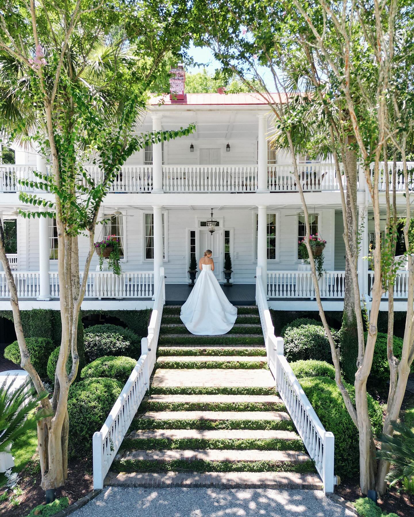 I’ve been enjoying experimenting with wedding drone photography after getting my drone pilots license last year. Loving how these turned out recently while second shooting for the amazing @haleyjane.photography #dronephotography #weddingdronephotography