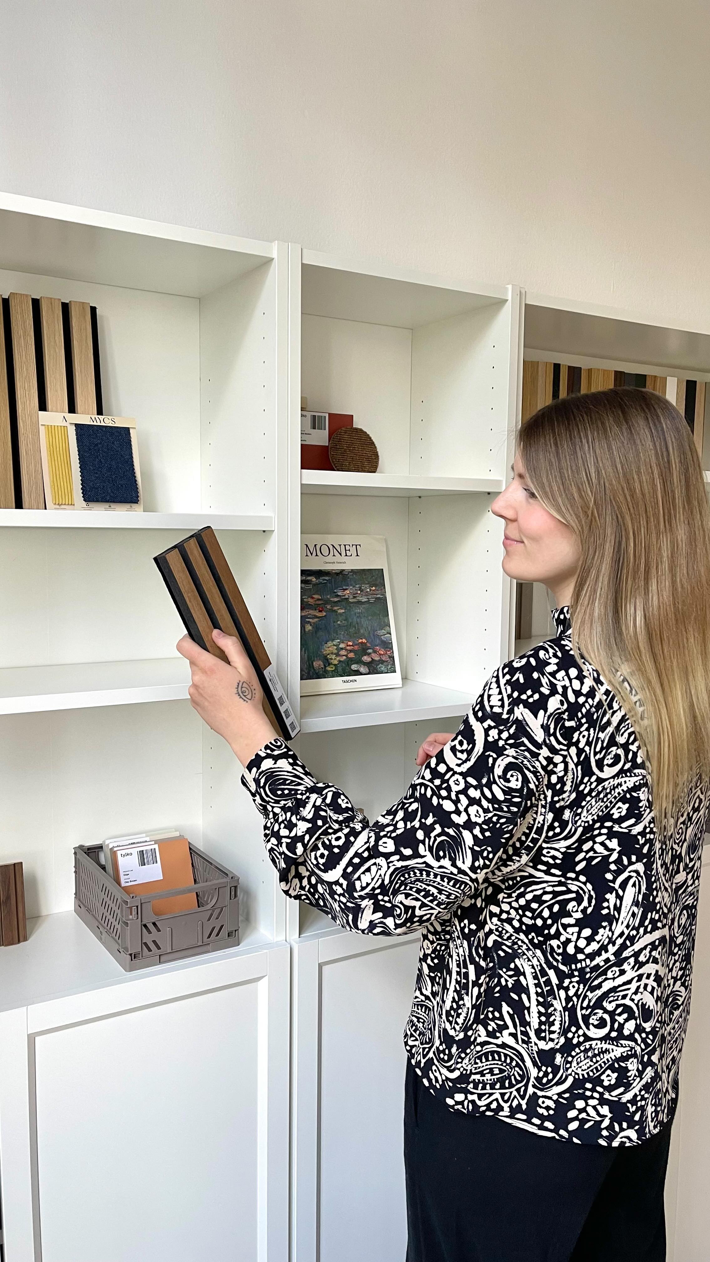 Neue Schrankwand von IKEA – schlicht, funktional und perfekt für mein Interior Design Büro.
Klare Linien, viel Stauraum und genau die Ruhe, die ein kreativer Arbeitsplatz braucht. 🤍✨
#interiordesign #officeinspo #ikea #designstudio