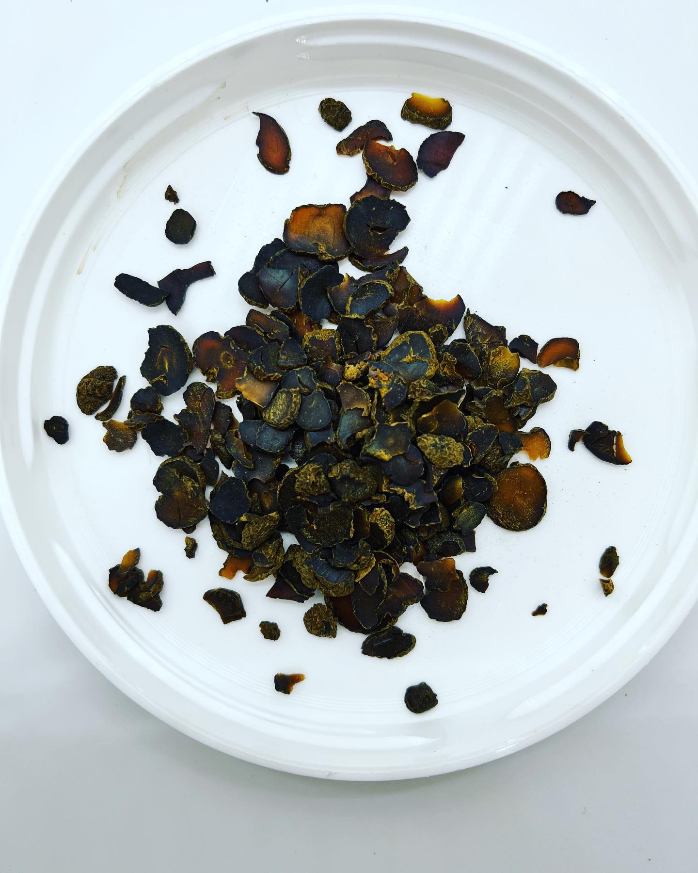 Making a tea powder concentrate of yan hu suo. Slide 1 - raw herb. Slide 2 - making a decoction. Slide 3 - strained and concentrated decoction. This is where I added tapioca starch to bind. Slide 4 - dehydrated herb. Slide 5 - finished product - dehydrated herb is ground up into a powder. 1 g of powder is equal to 3 g of raw herb