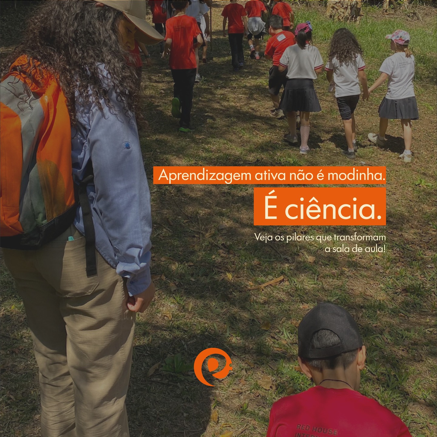 Aprendizagem ativa não é modinha. É ciência. 🧠
Enquanto o ensino tradicional coloca o aluno no banco de trás da própria educação,
a aprendizagem ativa o coloca no volante.
E os dados confirmam: estudos mostram que aulas expositivas resultam em apenas 5%
de retenção do conteúdo. Quando o aluno debate, cria e resolve problemas reais?
Esse número pode chegar a 75%.
Desliza para ver os pilares da aprendizagem ativa e como aplicá-los de verdade
na sala de aula 👉
💬 Me conta nos comentários: qual dessas práticas você já usa com seus alunos?
#AprendizagemAtiva #MetodologiasAtivas #EducaçãoInovadora #ProtagonistaDoAprendizado